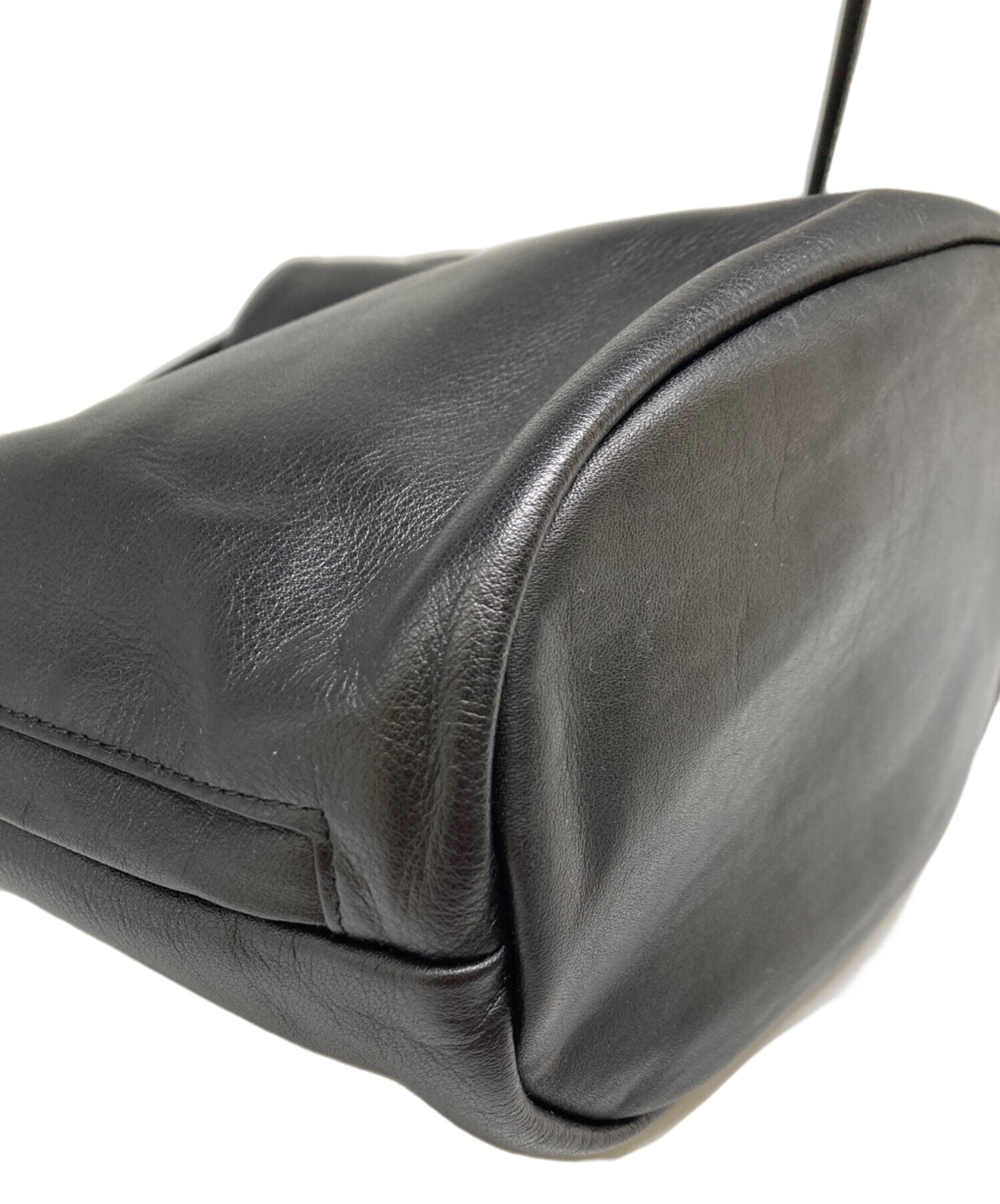 russet 2025年最新モデル 未使用品 レザー巾着バケットバッグ ブラック 中古・古着通販】russet (ラシット) 25AW レザー巾着バケットバッグ