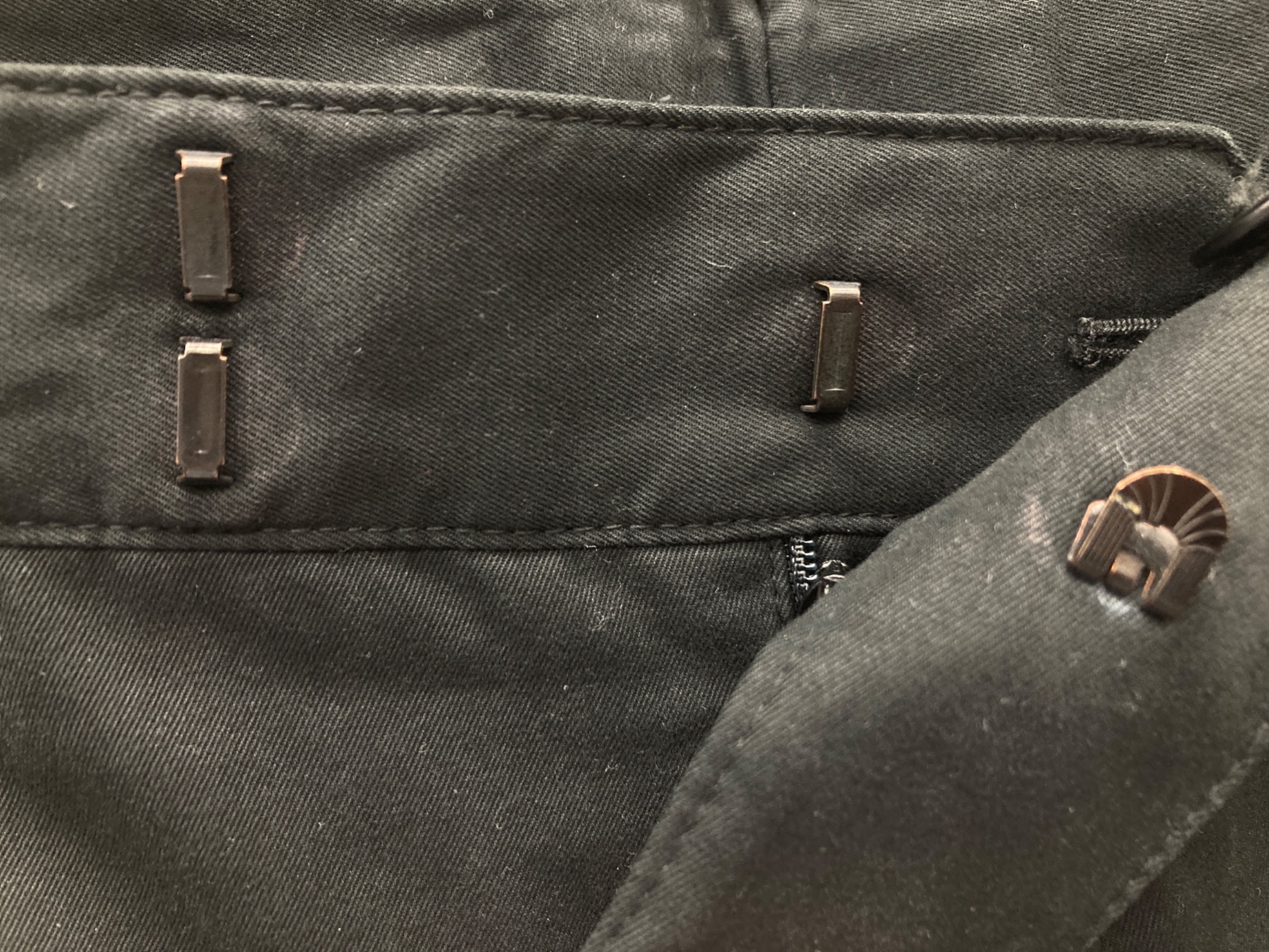 中古・古着通販】PRADA (プラダ) 裾ボタンスリムパンツ ブラック