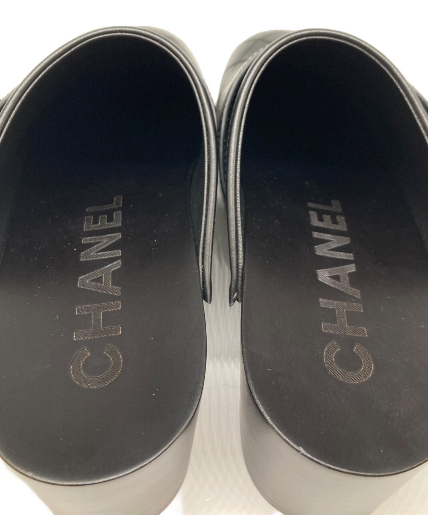 CHANEL 37 ブラックレザー ミュール 中古・古着通販】CHANEL (シャネル) 25SS サボレザーミュール ブラック