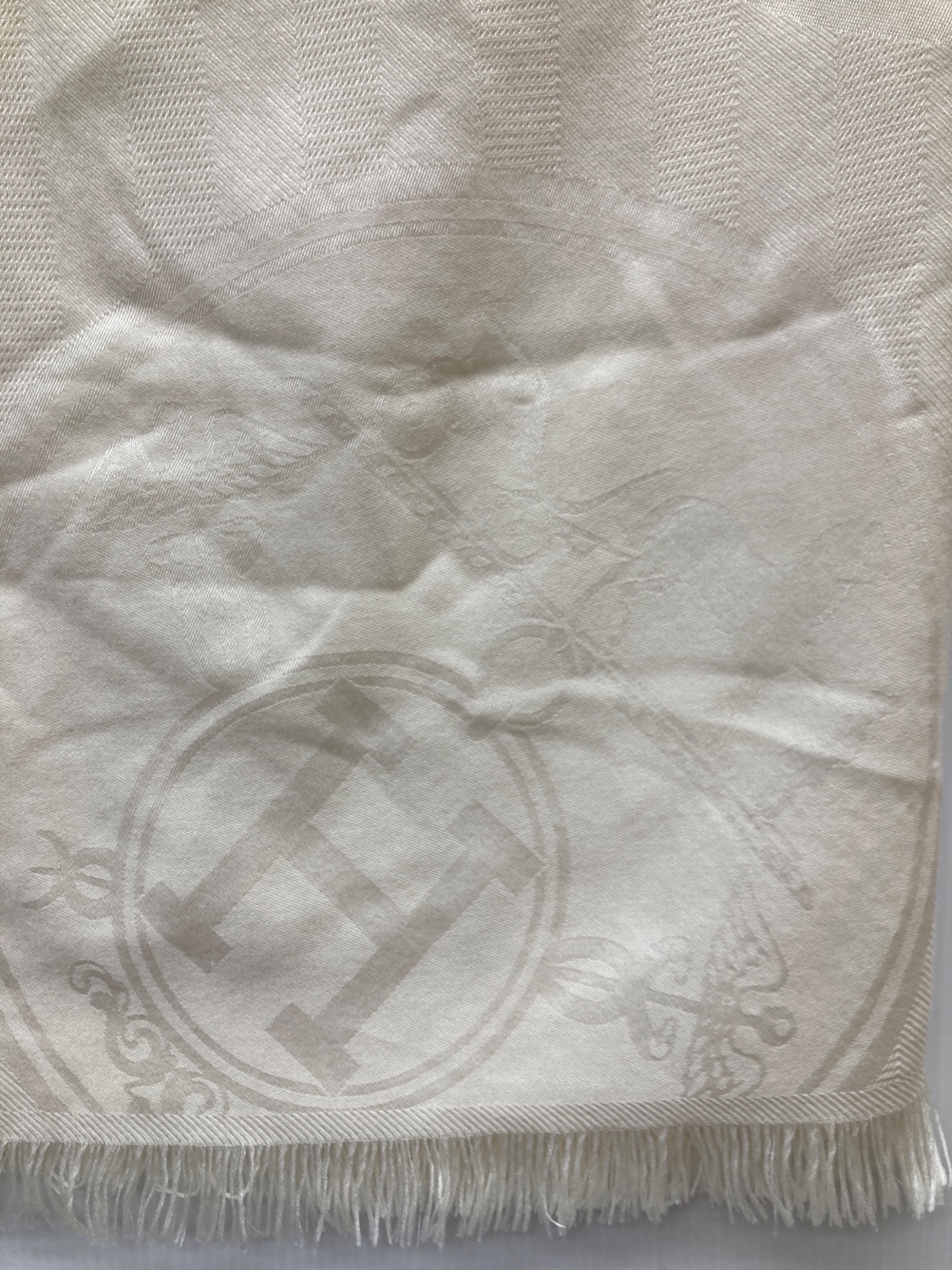 【未使用品】エルメス ストール シルク100% 白 ハチ 希少 中古・古着通販】HERMES (エルメス) シルクストール アイボリー サイズ
