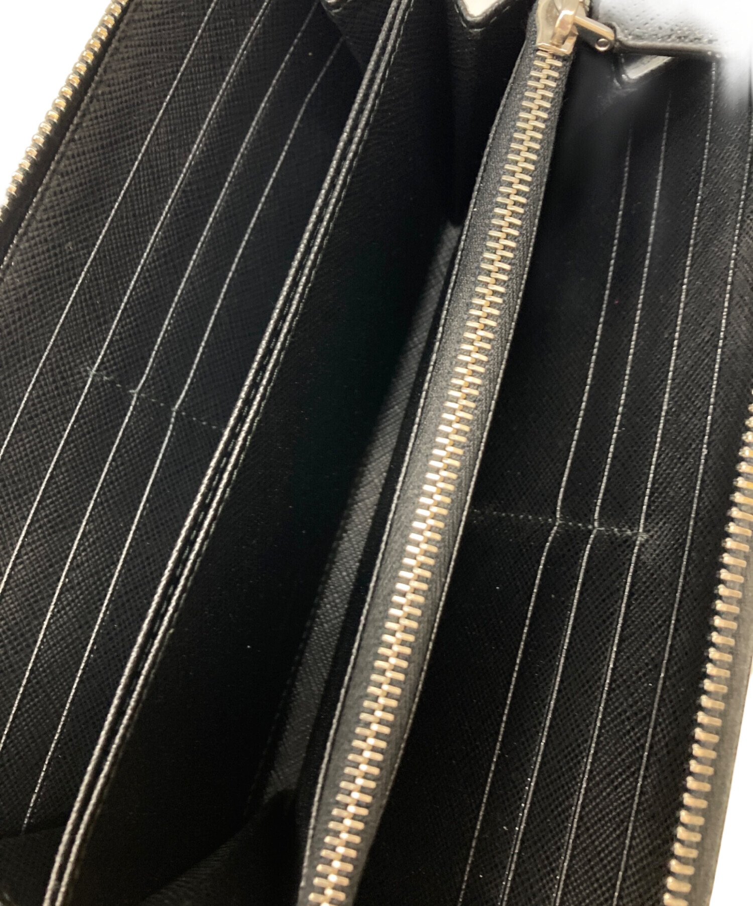 中古・古着通販】PRADA (プラダ) SAFFIANO EMBOSS ROUND ZIP WALLET