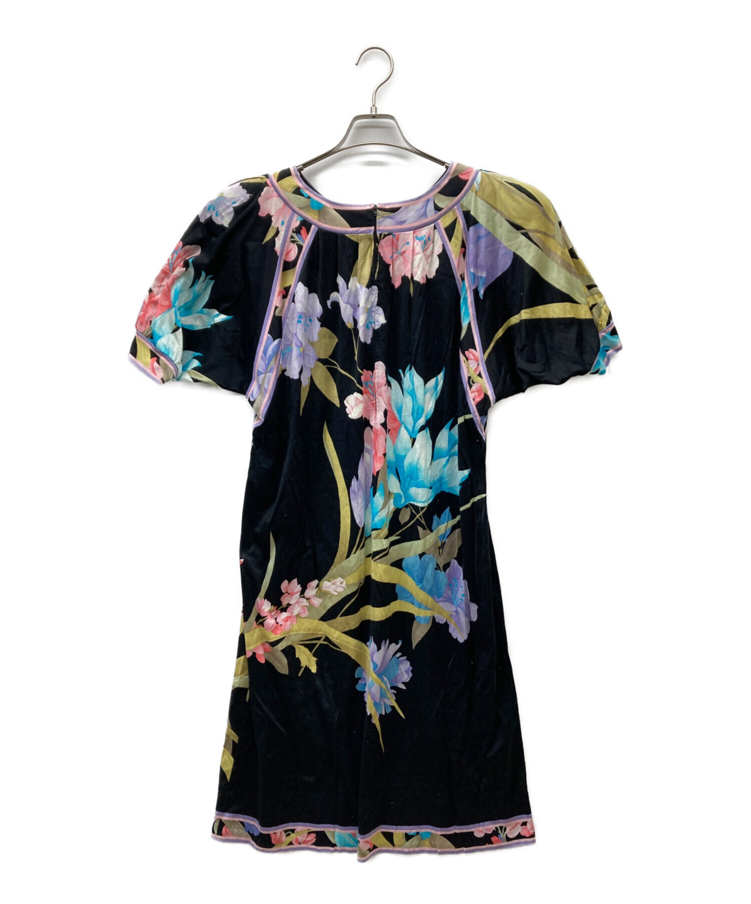 LEONARD FASHION 紺地に黄色、紫の花柄ワンピース サイズ 中古・古着通販】LEONARD FASHION (レオナールファッション) 花柄