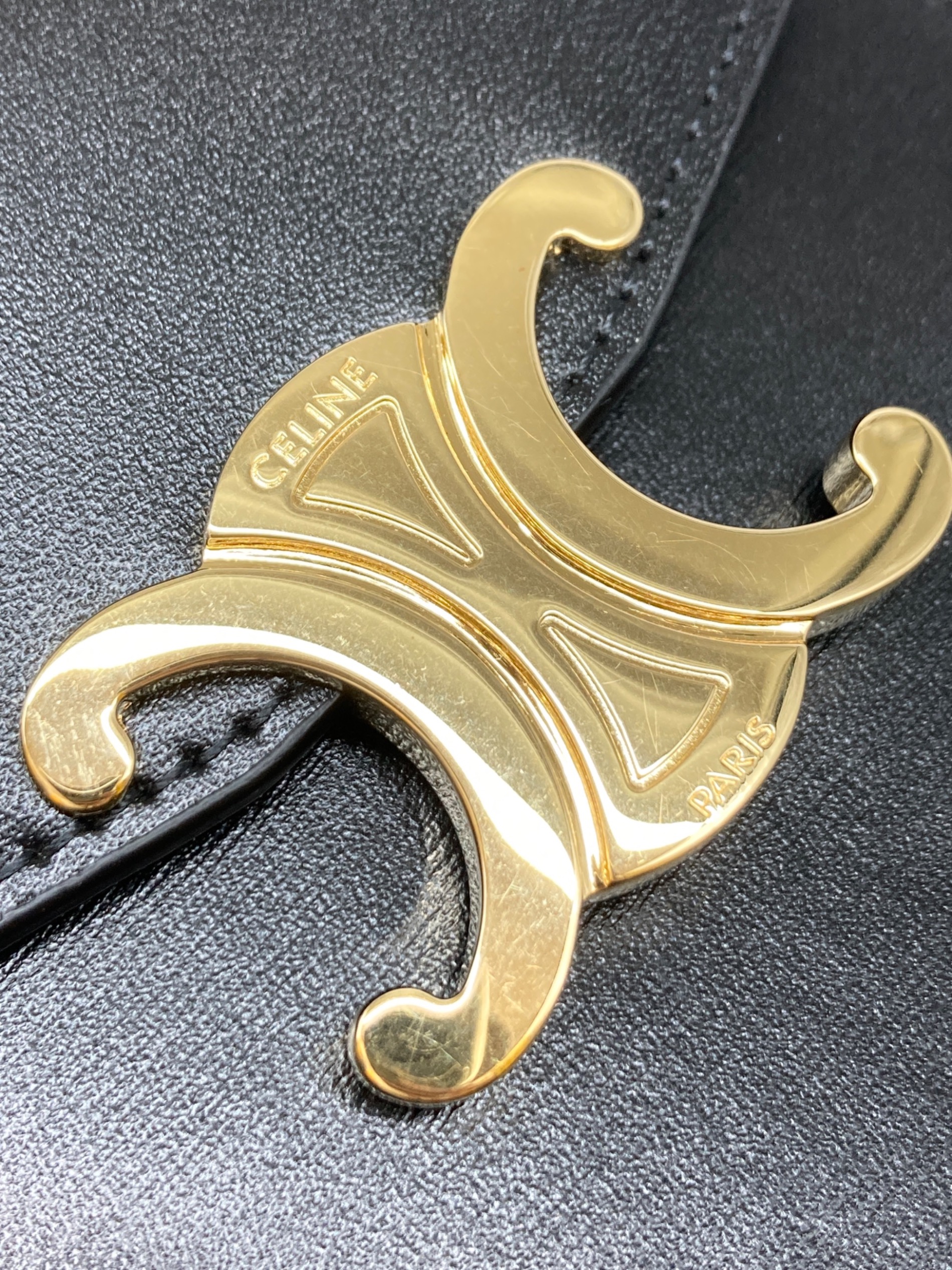 中古・古着通販】CELINE (セリーヌ) トリオンフ バーティカル モバイル