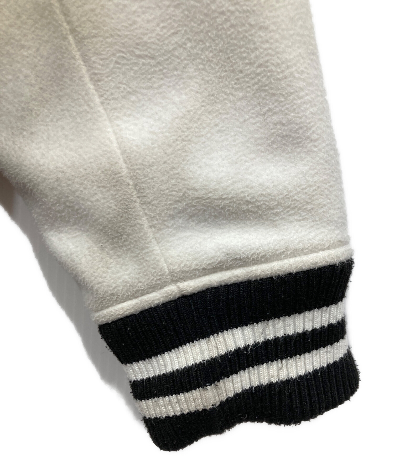 中古品　BEAMS スタジャン L グレー・ホワイト 中古品 BEAMS スタジャン L グレー・ホワイト