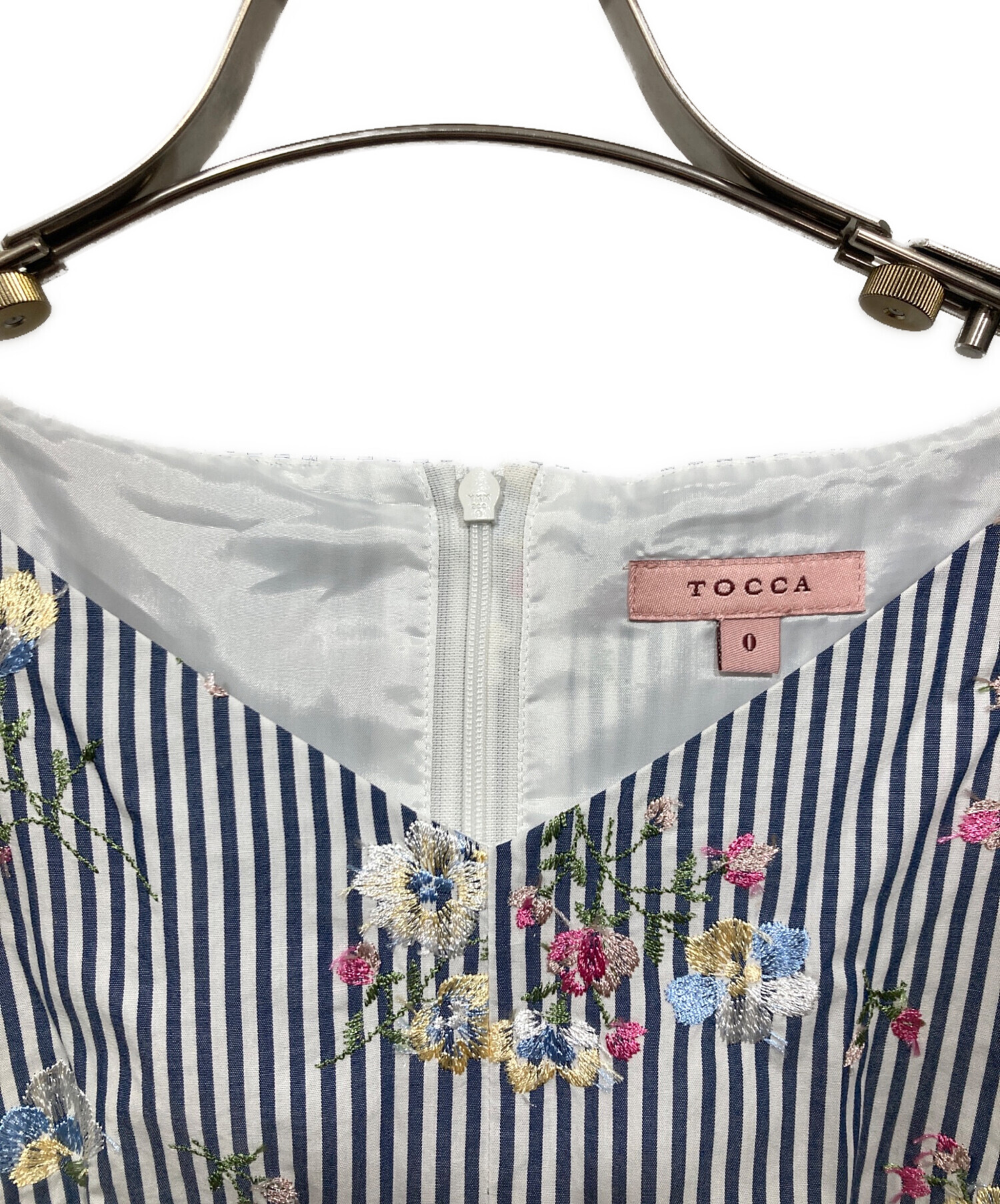 中古・古着通販】TOCCA (トッカ) 花刺繍ノースリーブワンピース ブルー