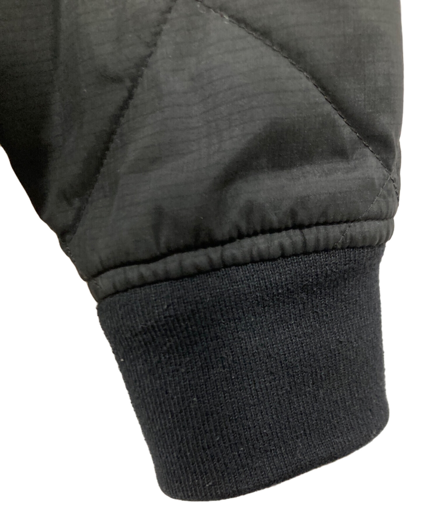 CARHARTT WIP リバーシブル キルティングジャケット ブラック XS CARHARTT WIP リバーシブル キルティングジャケット ブラック XS