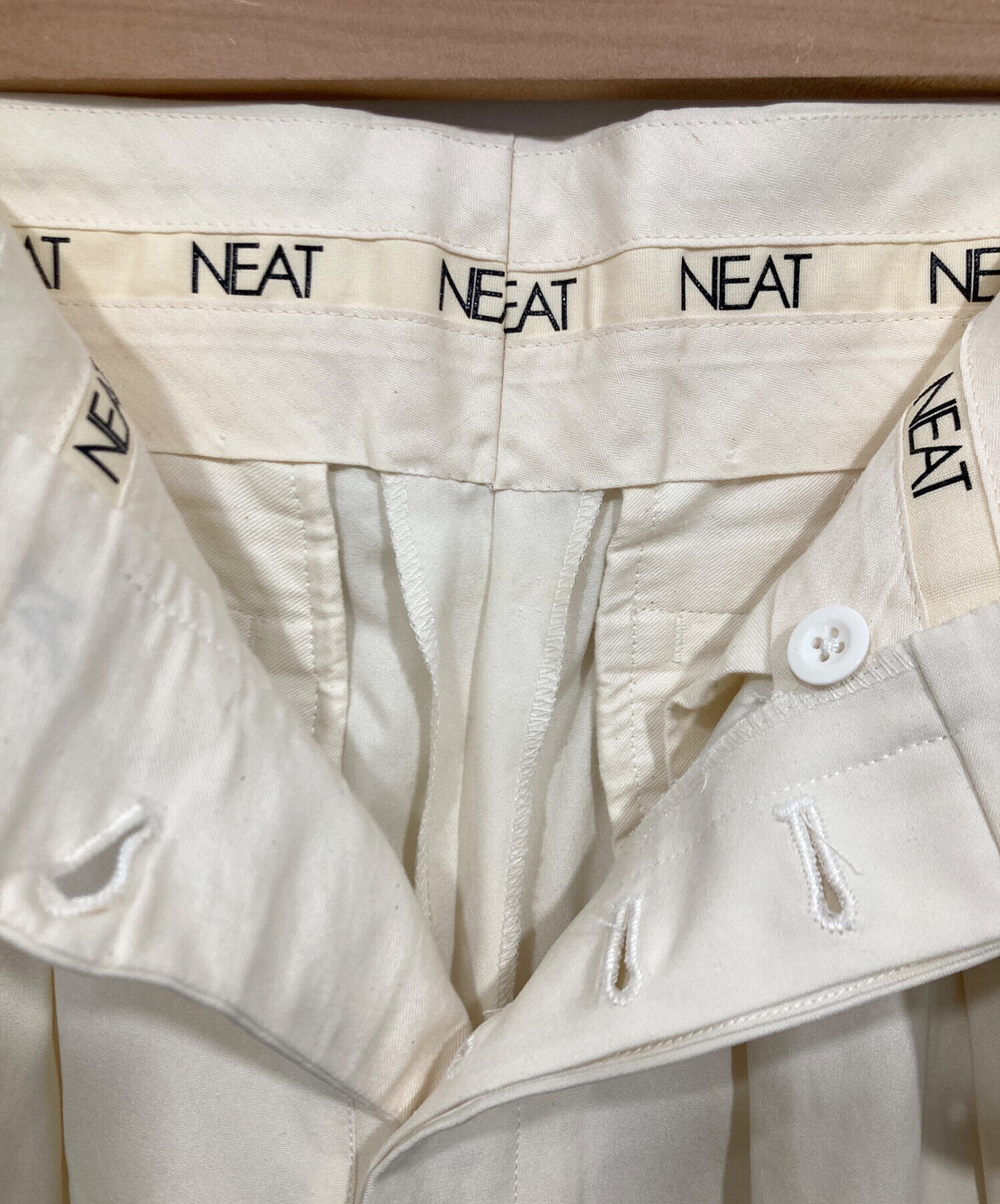 中古・古着通販】NEAT (ニート) 2タックスラックス ホワイト サイズ:44