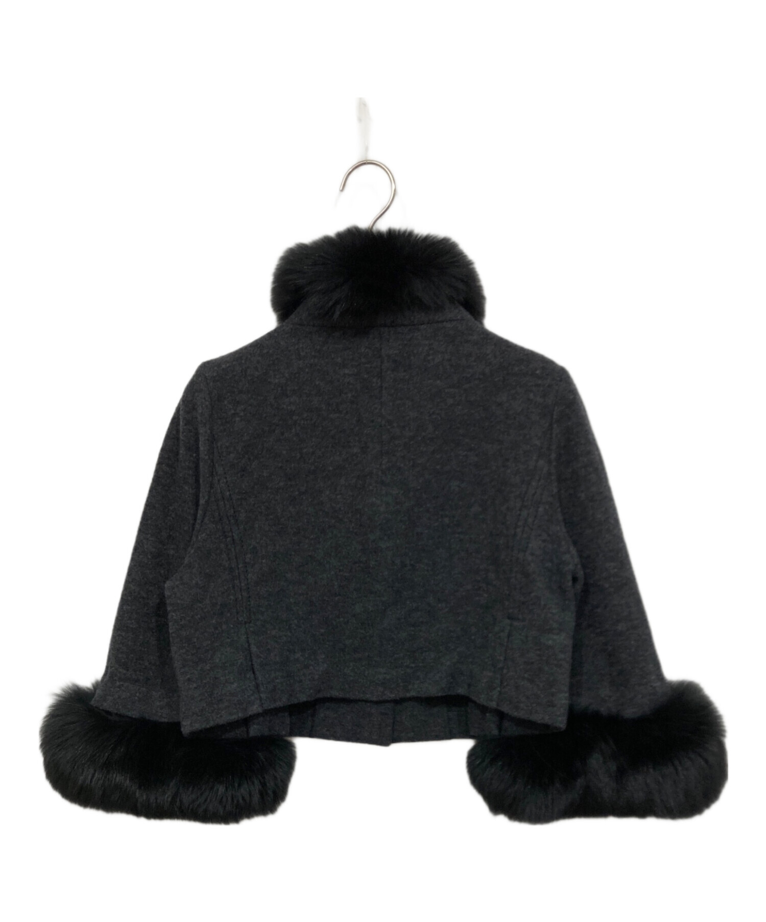 TO BE CHIC ショートファー付きジャケット 中古・古着通販】TO BE CHIC (トゥービーシック) 袖フォックスファー