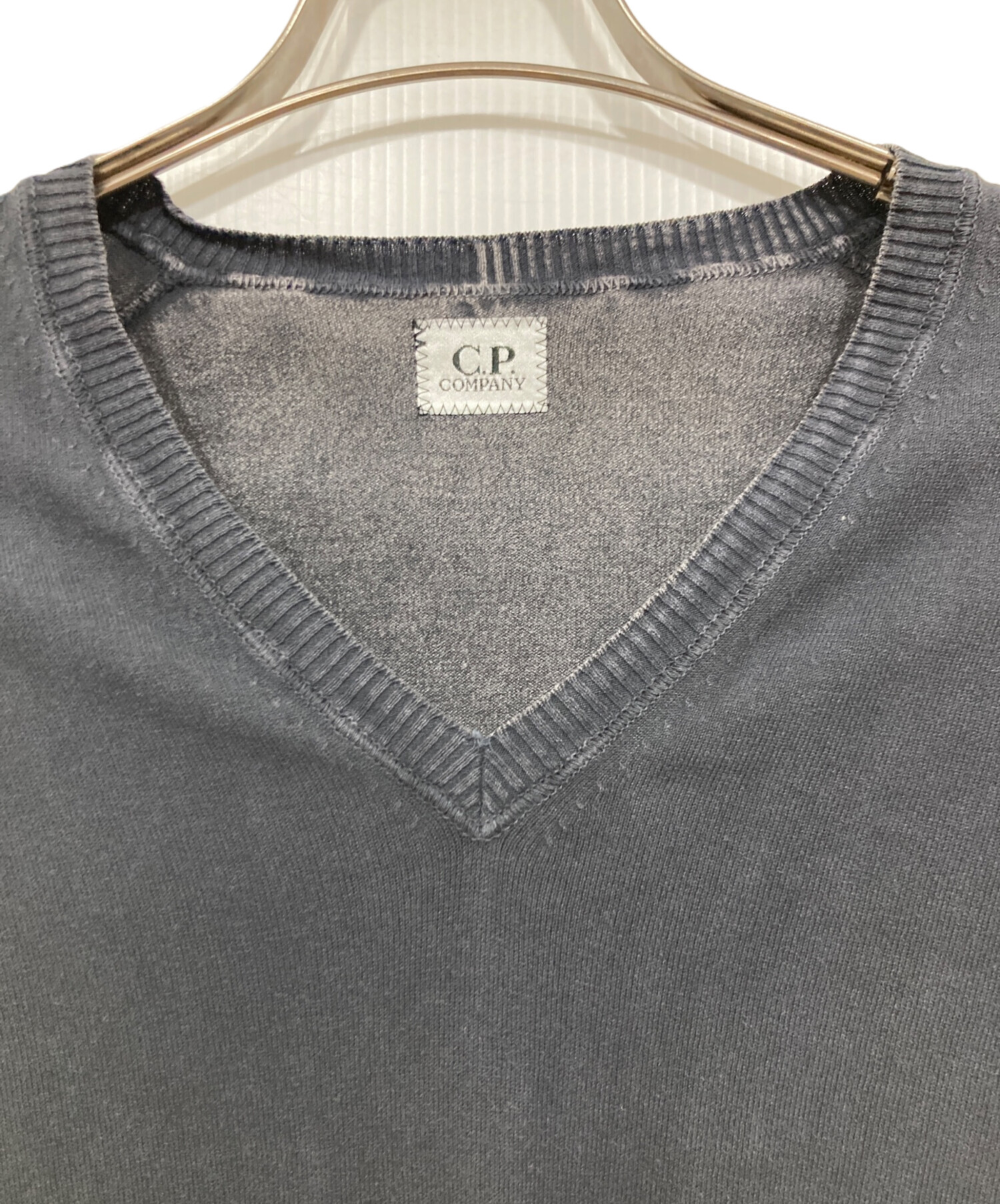 CP COMPANY ダークグレー Vネックニット 中古・古着通販】C.P COMPANY (シーピーカンパニー) Vネックニット