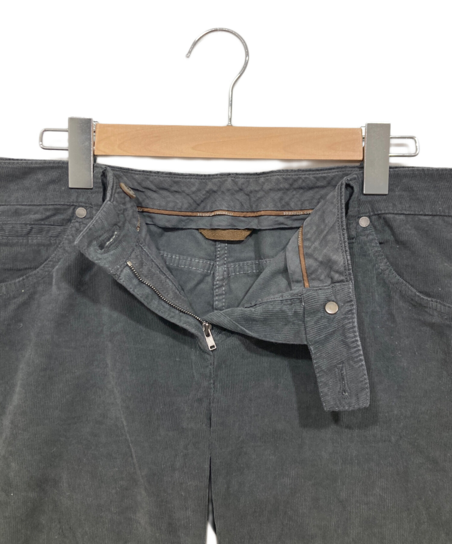 【美品】ブルネロクチネリ　コーデュロイ　レジャーフィット　ズボン 8/1 Fri｜「ブルネロ クチネリ」のブルゾンを肩掛けすれば、かっこよさ