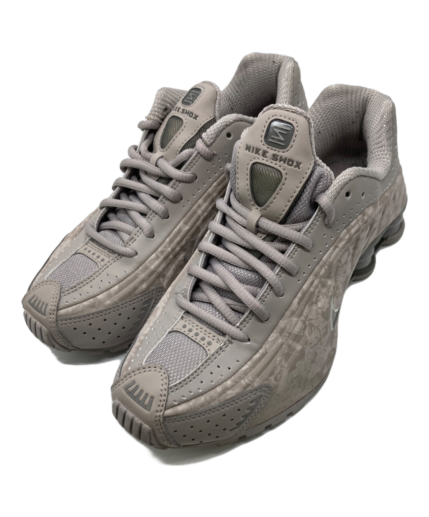 NIKE ショックス SHOX R4 未使用 23.0センチ 中古・古着通販】NIKE (ナイキ) SHOX R4/ショックス グレー サイズ:23