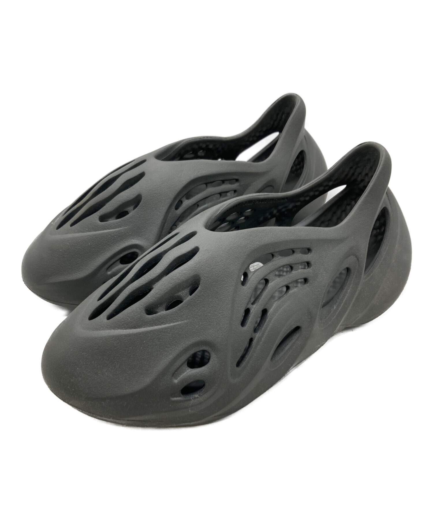 中古・古着通販】adidas (アディダス) YEEZY FOAM RUNNER グレー 中古・古着通販】adidas (アディダス) YEEZY FOAM RUNNER グレー