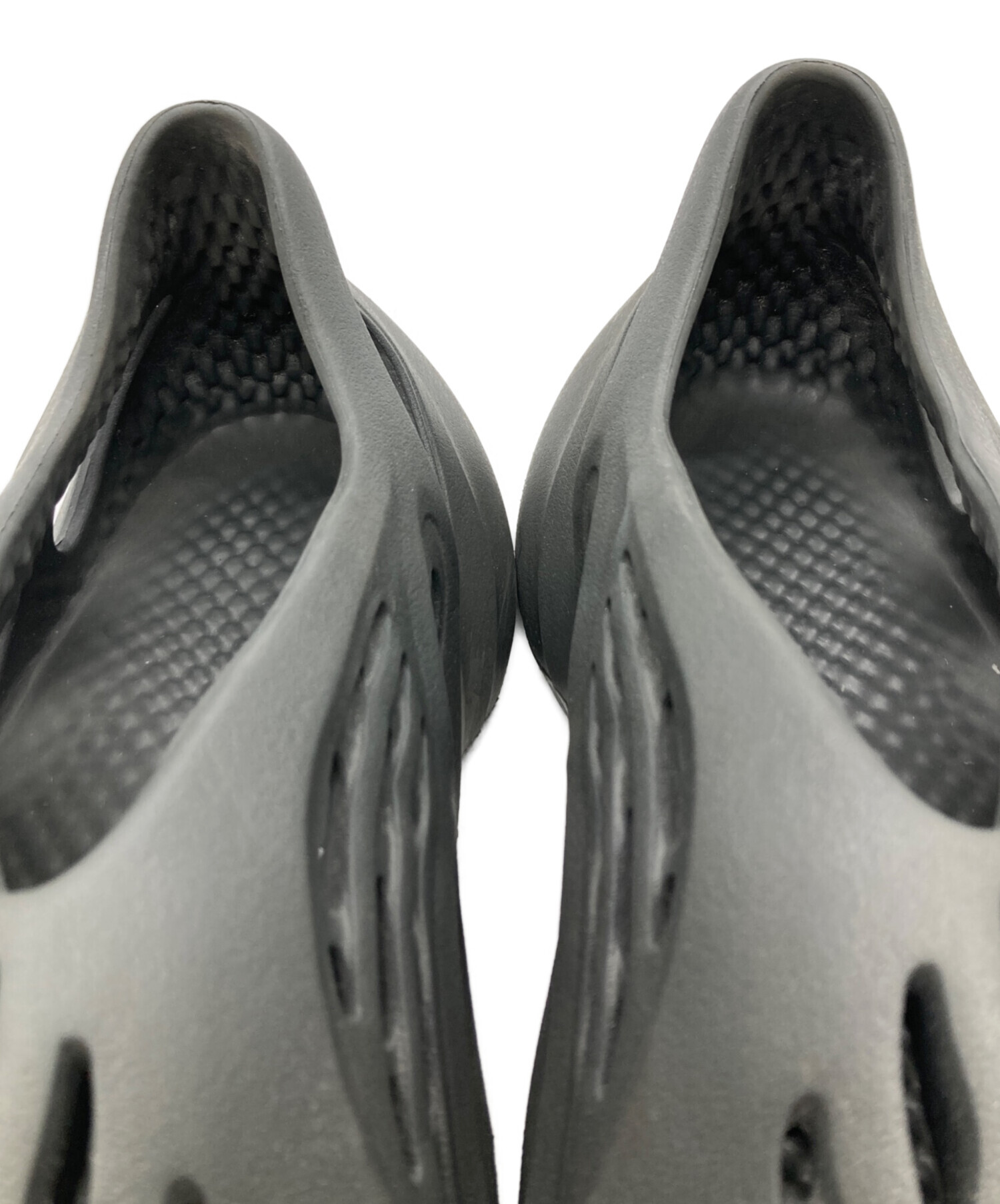 中古・古着通販】adidas (アディダス) YEEZY FOAM RUNNER グレー 中古・古着通販】adidas (アディダス) YEEZY FOAM RUNNER グレー