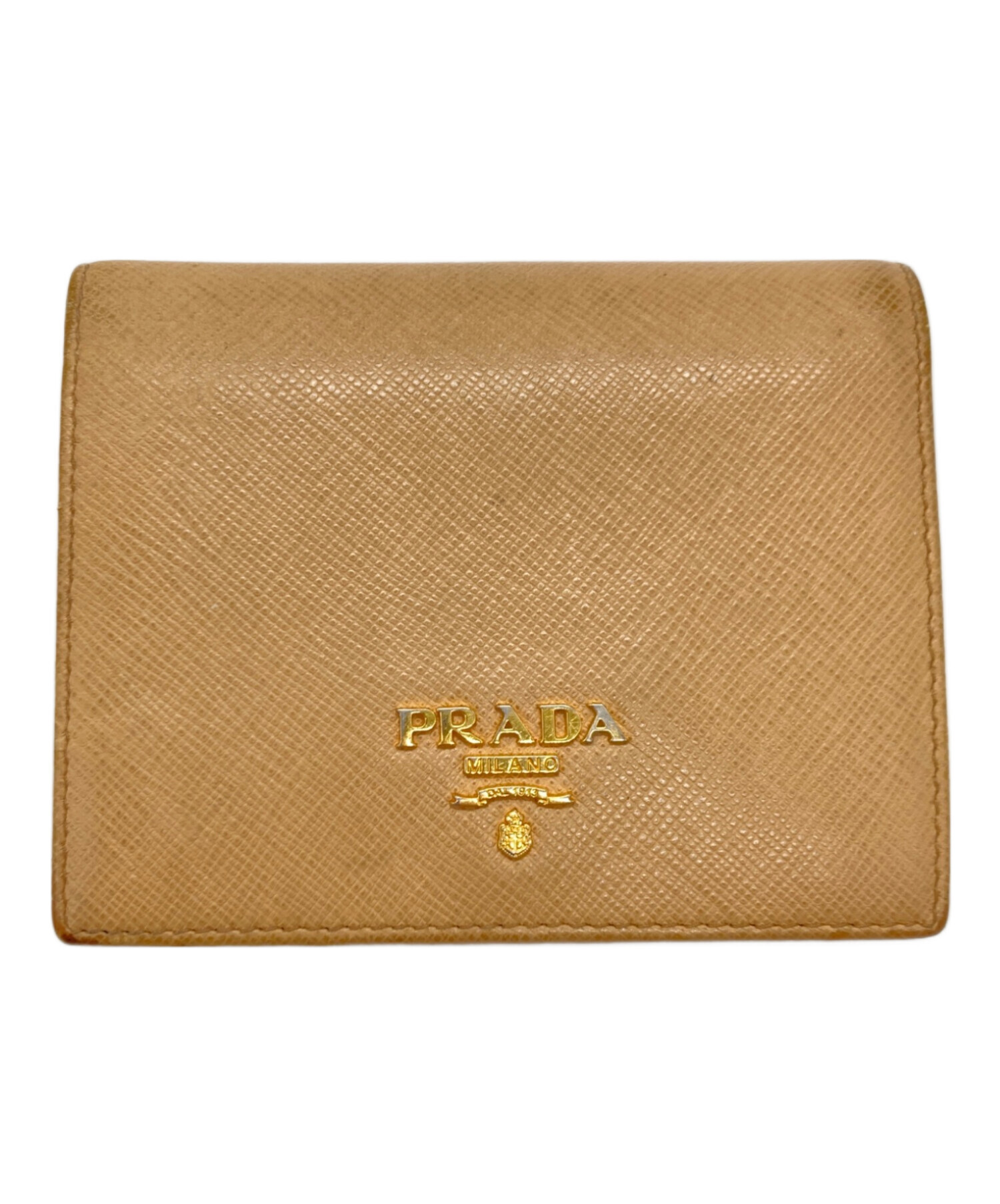 【希少✨】PRADA プラダ　ベージュ 二つ折り財布 モチーフ付き 中古・古着通販】PRADA (プラダ) 2つ折り財布 ベージュ｜ブランド