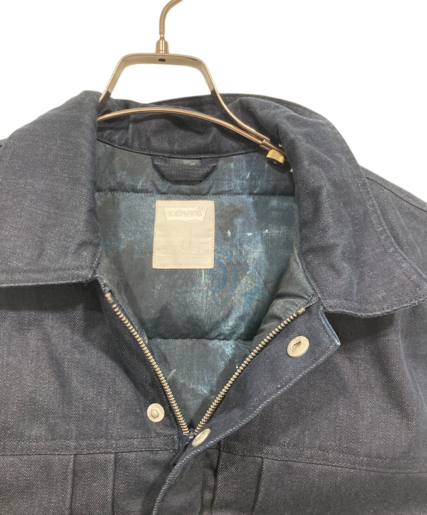 LEVI'S ダウンベスト size M 中古・古着通販】LEVI'S (リーバイス) ダウンベスト ネイビー サイズ