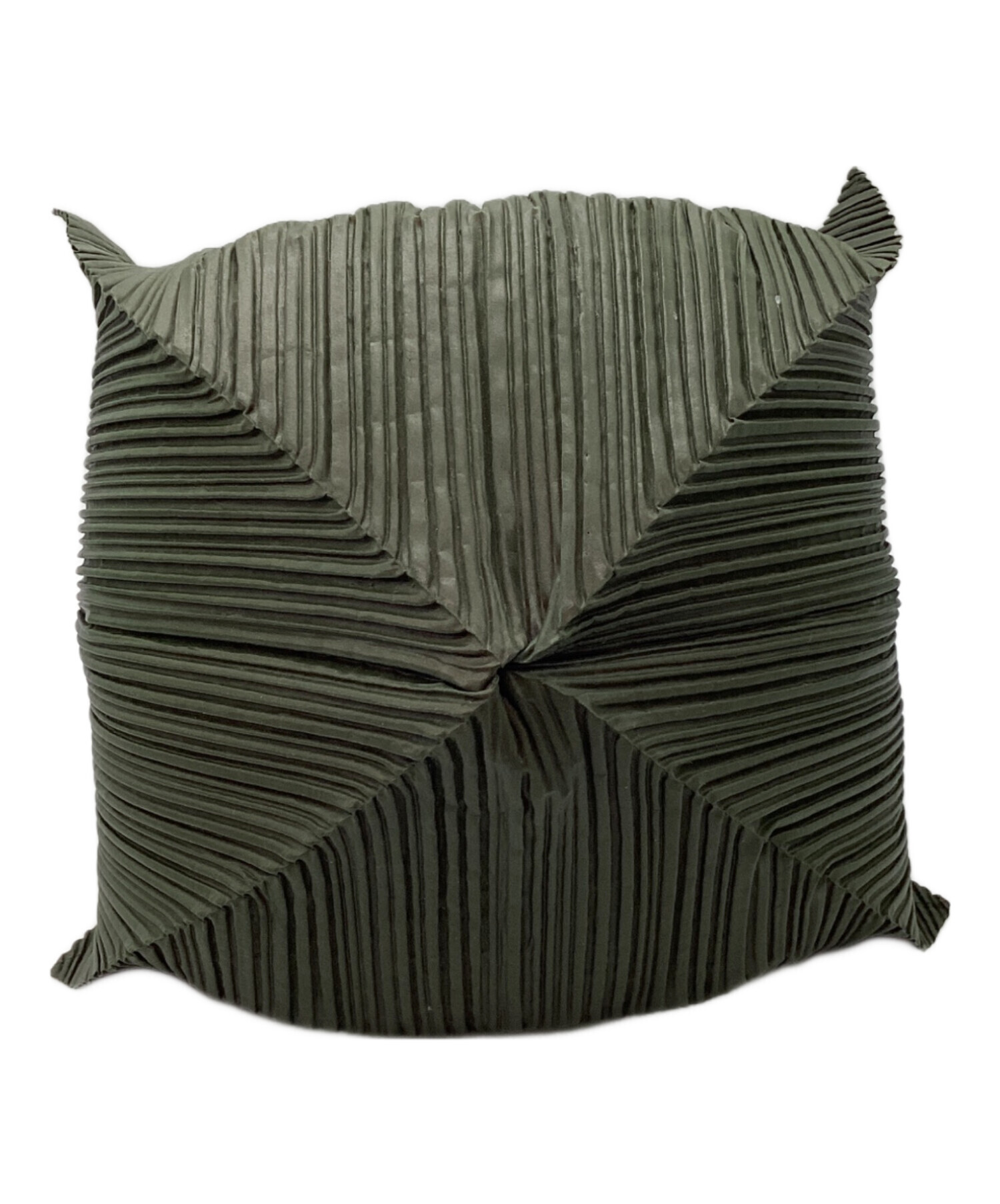 ISSEY MIYAKE イッセイミヤケ プリーツハンドバッグ BIAS PLEATS BAG – isseymiyake.com
