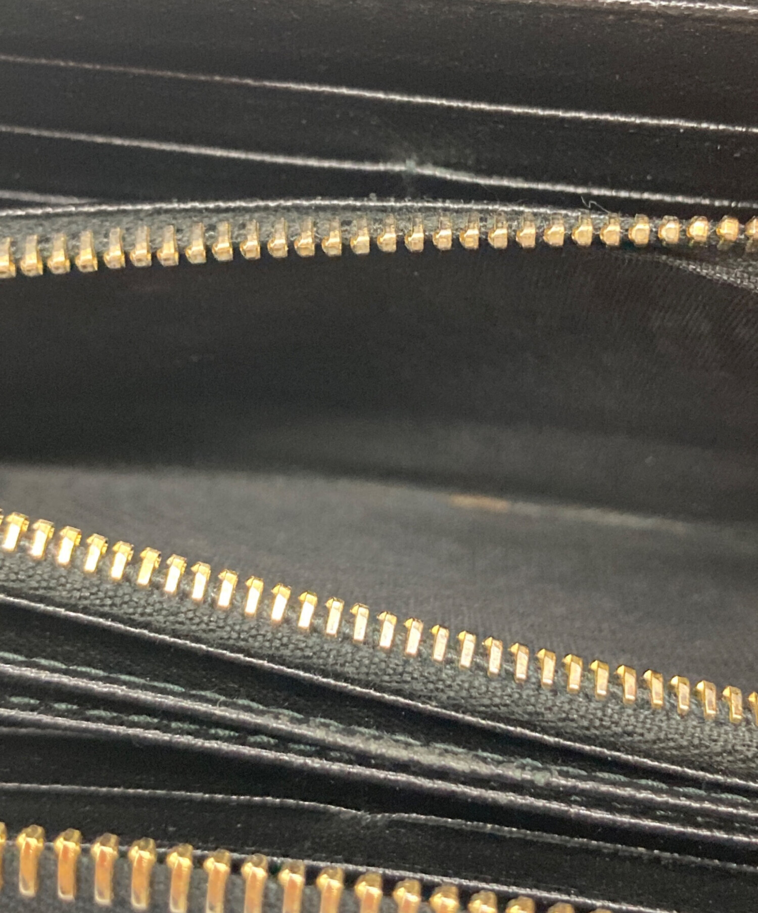 中古・古着通販】PRADA (プラダ) サフィアーノ リボン ラウンドジップ