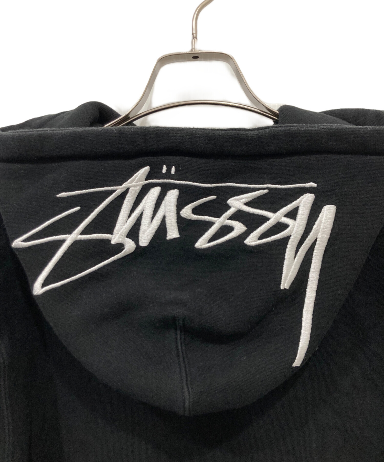 お値下げ STUSSY フードロゴ 刺繍 パーカー 中古・古着通販】stussy (ステューシー) フードロゴ刺繍パーカー
