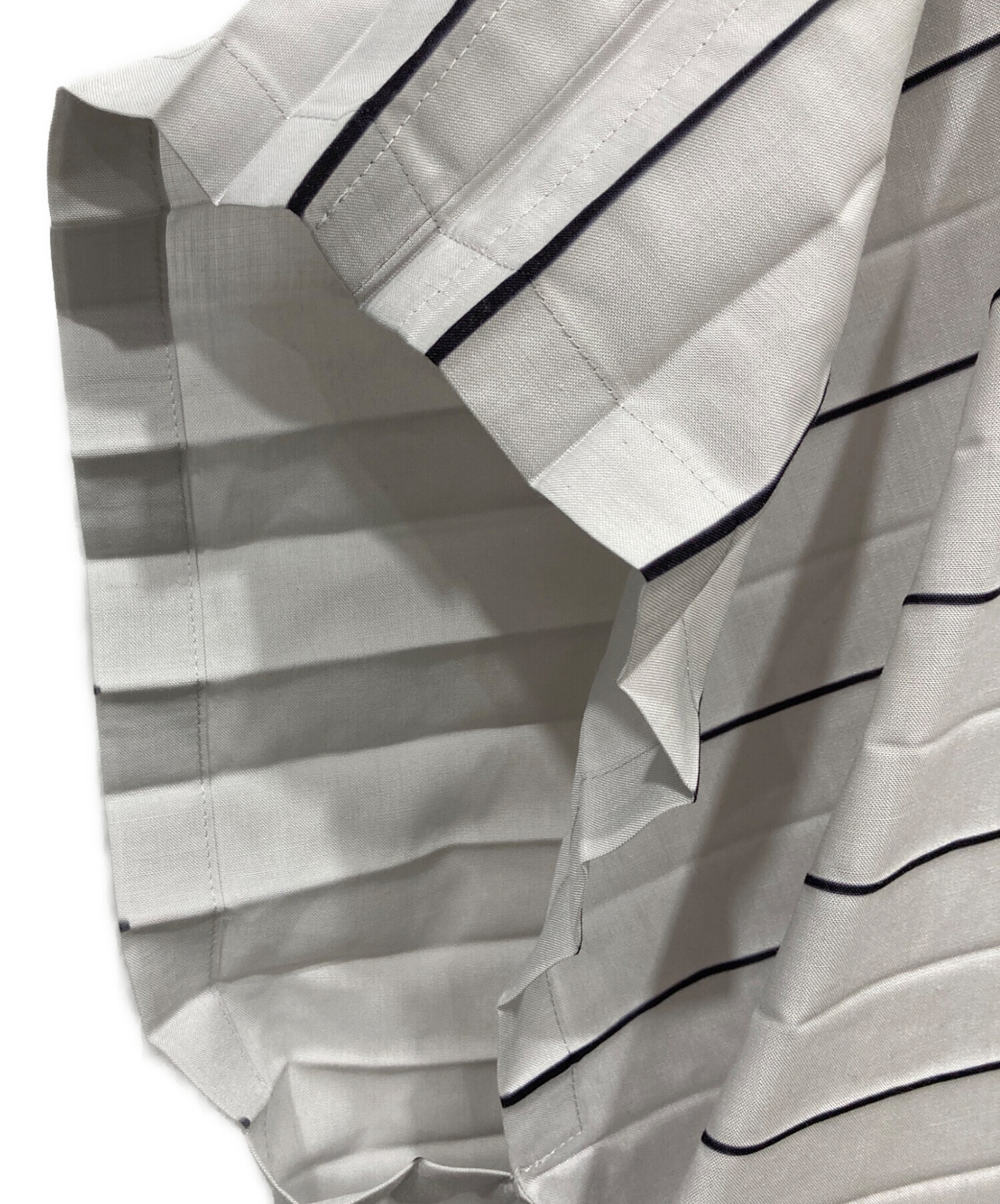 ミー　イッセイミヤケ 完売品 プリーツカットソー グレージュMI14KJ923 中古・古着通販】ISSEY MIYAKE me (イッセイ ミヤケ ミー) プリーツ
