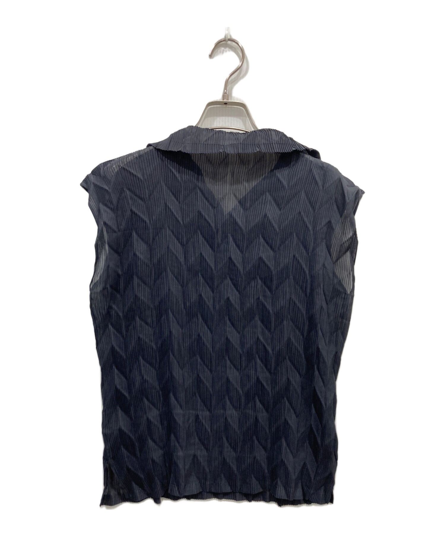 綺麗 イッセイミヤケ FETE プリーツ加工 ノースリーブトップス サイズ02 中古・古着通販】ISSEY MIYAKE FETE (イッセイミヤケフェット