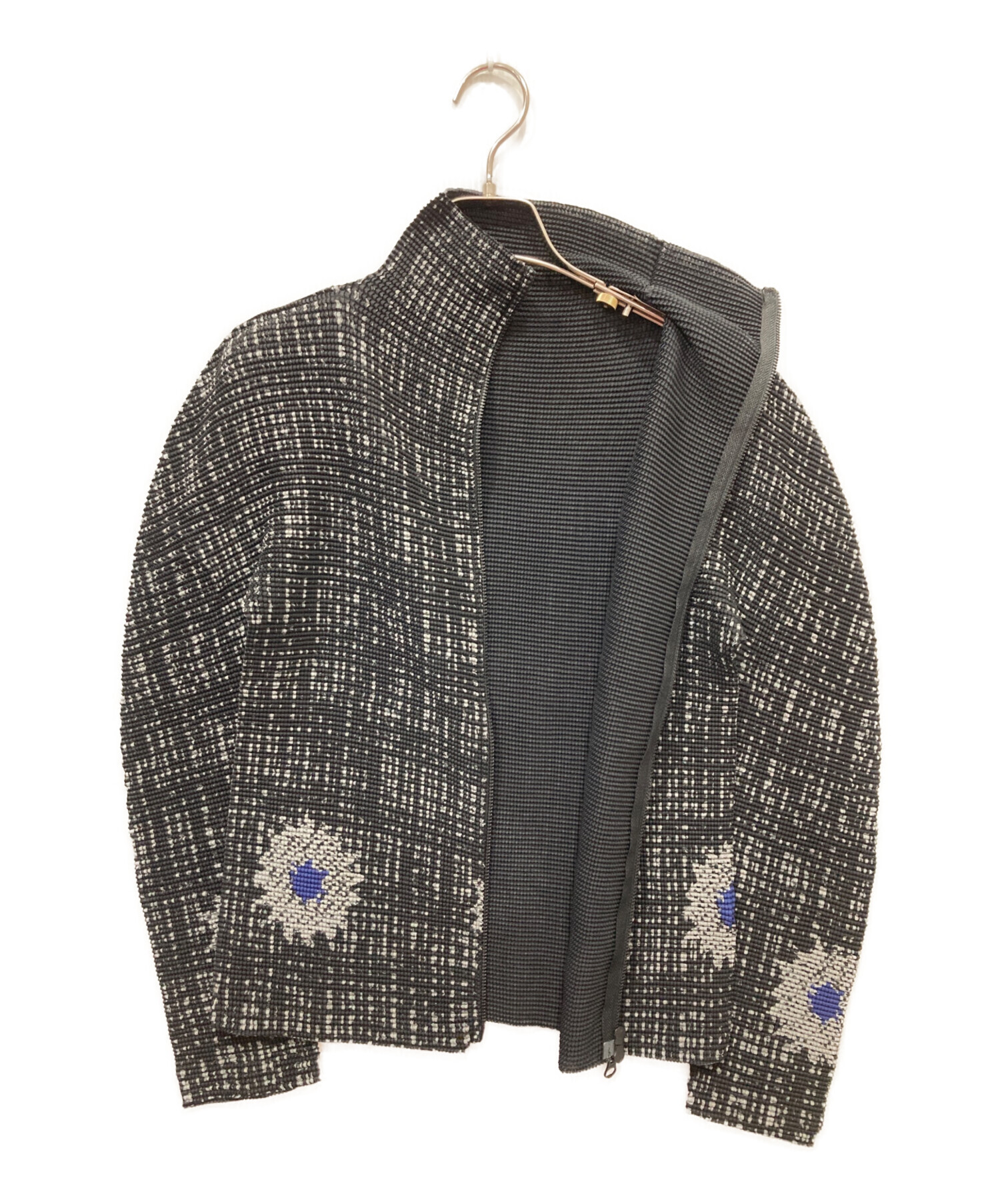 ME ISSEY MIYAKE プリーツ 総柄 半袖 カットソー 中古・古着通販】me ISSEY MIYAKE (ミーイッセイ ミヤケ) 総柄プリーツ