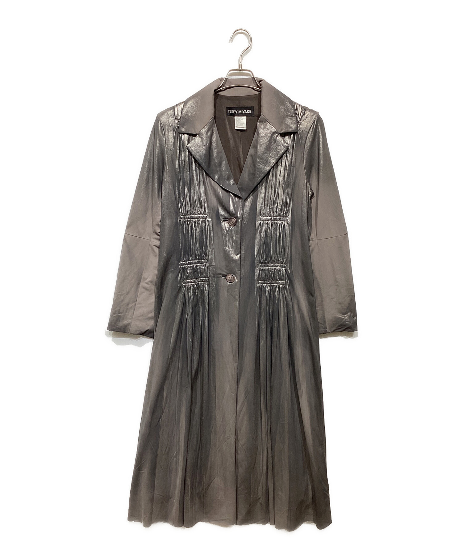 ISSEYMIYAKE イッセイミヤケ メタリック2Bデザインコート 値段交渉可 中古・古着通販】ISSEY MIYAKE (イッセイミヤケ) メタリック2Bデザイン