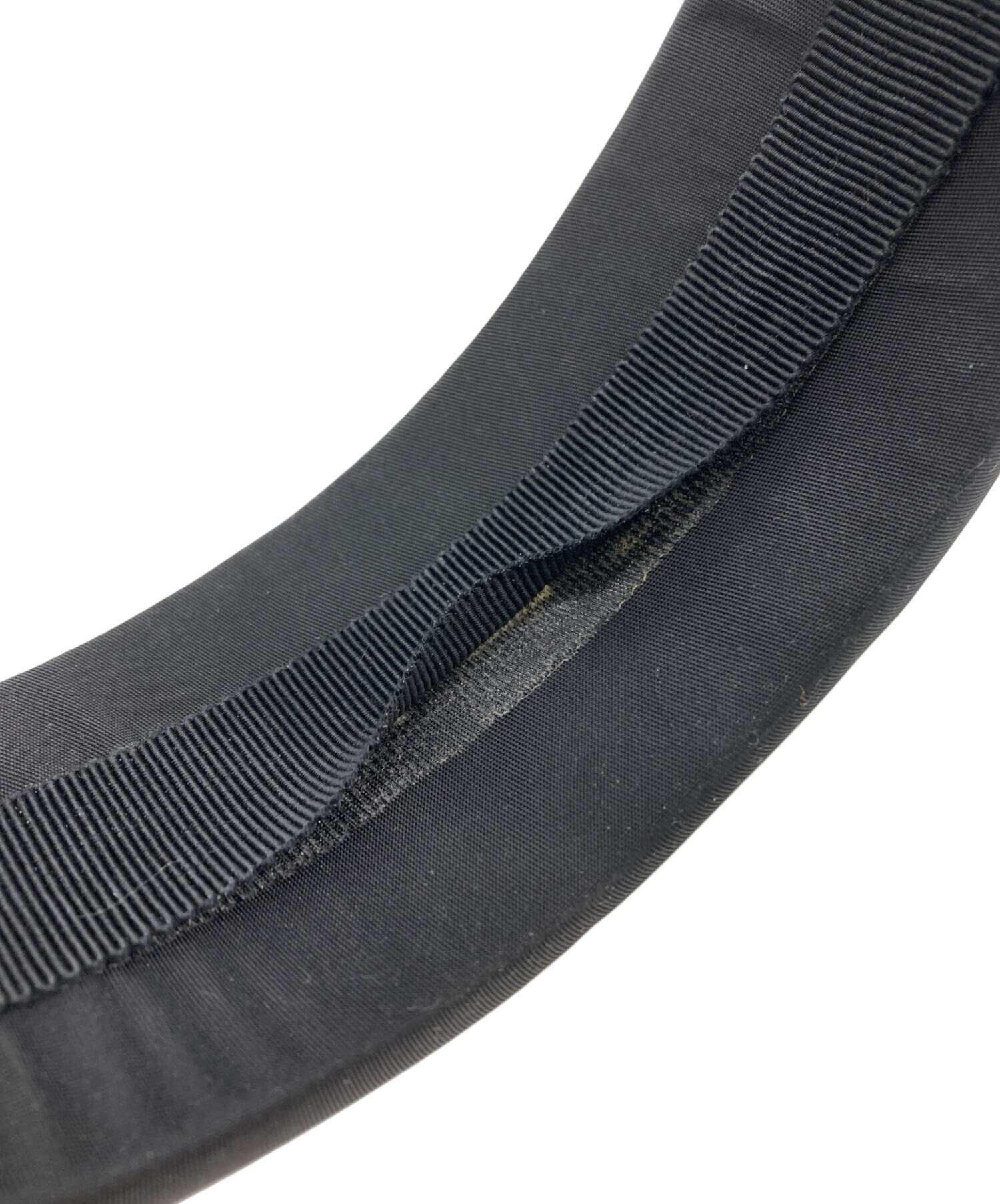 中古・古着通販】PRADA (プラダ) 三角ロゴプレート カチューシャ