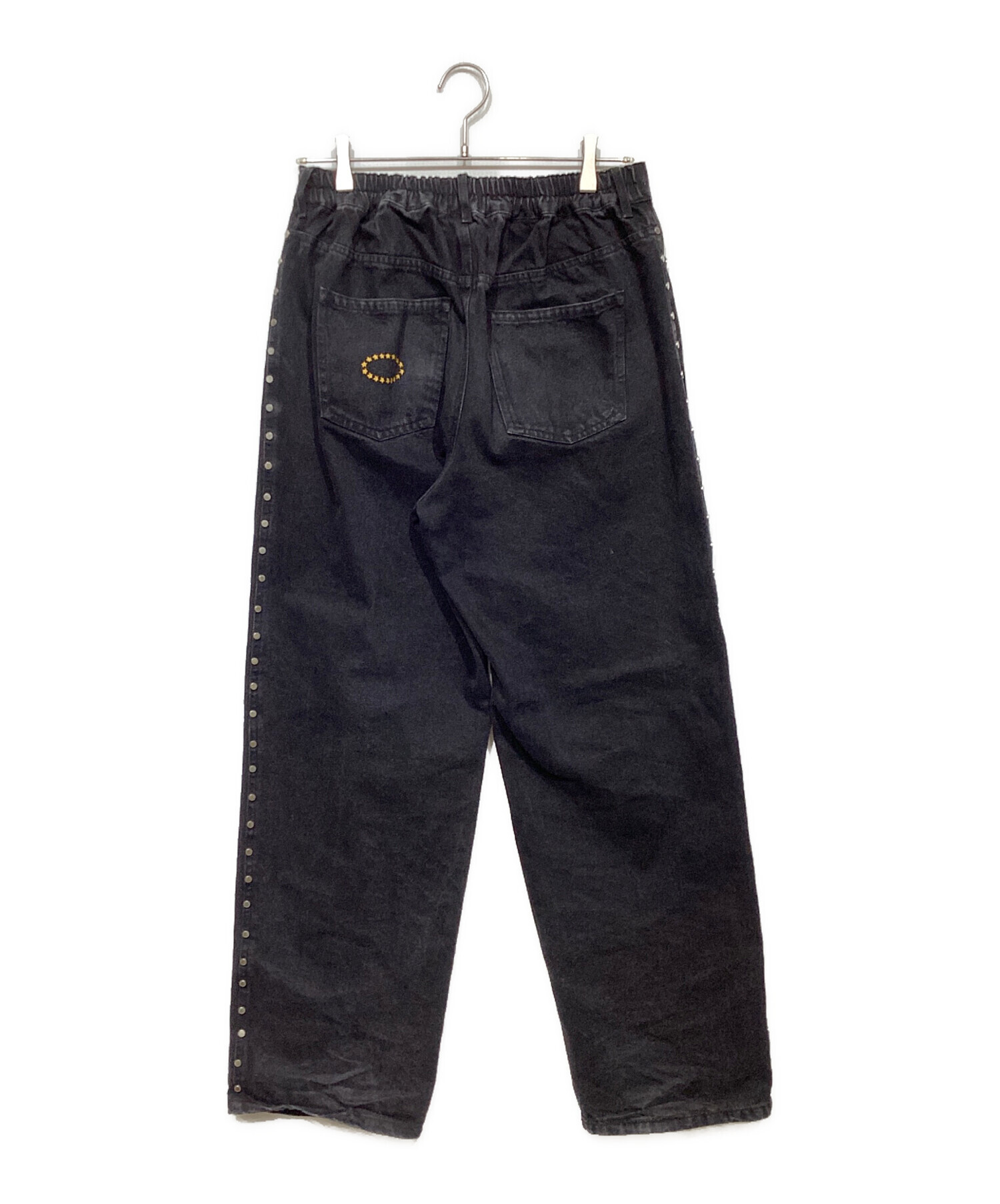 中古・古着通販】AFB (エーエフビー) STRAIGHT STUDDED PANTS ブラック 