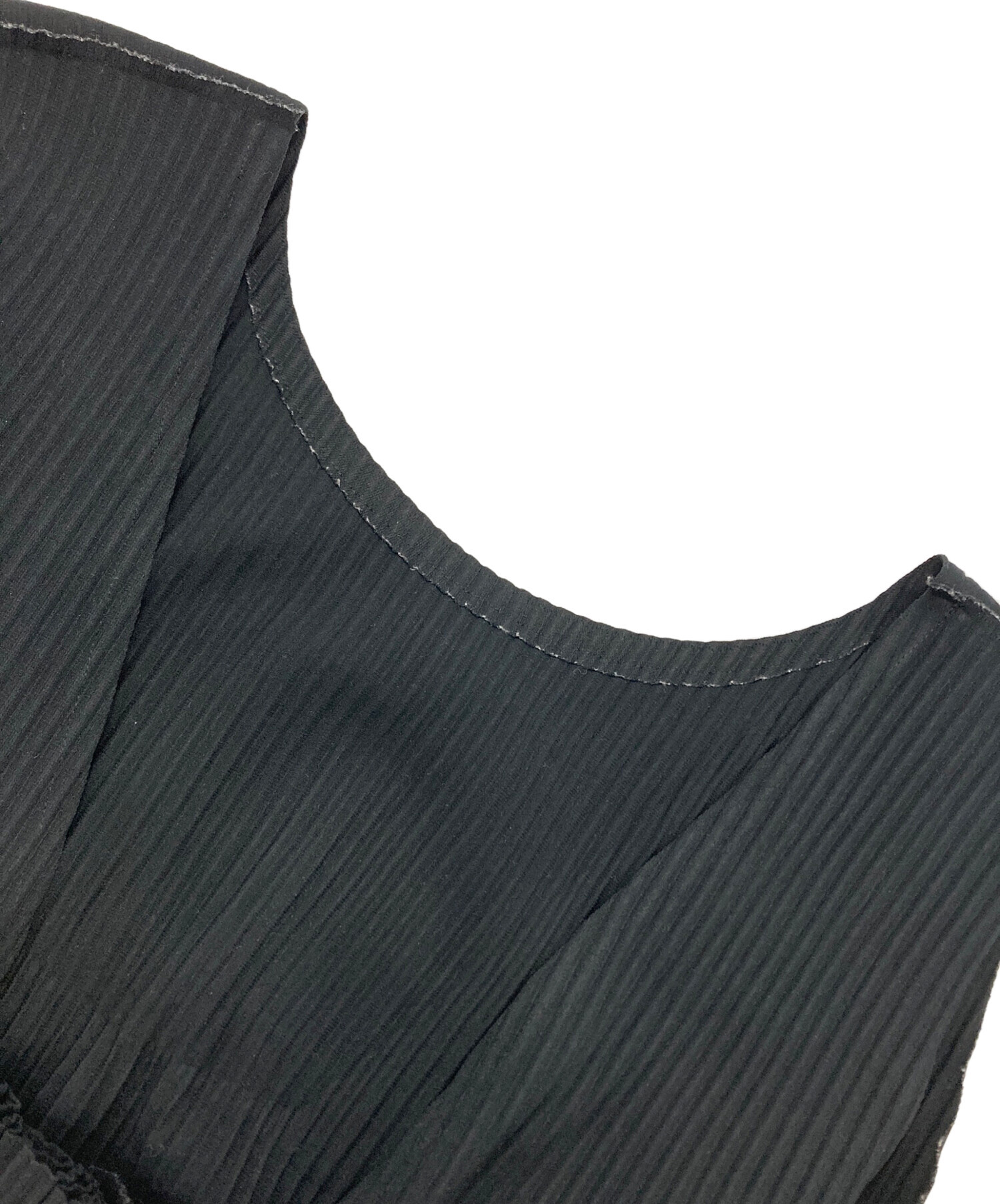 ISSEY MIYAKE me　ノースリーブシャツ　黒　サイズF　HR0710 中古・古着通販】me ISSEY MIYAKE (ミーイッセイ ミヤケ) ノースリーブ