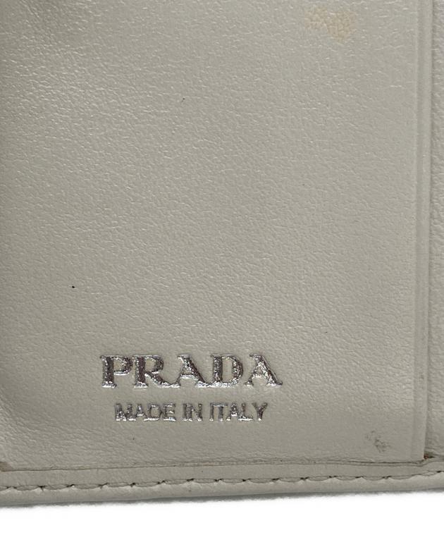 中古・古着通販】PRADA (プラダ) エンボスロゴ2つ折り財布 ホワイト