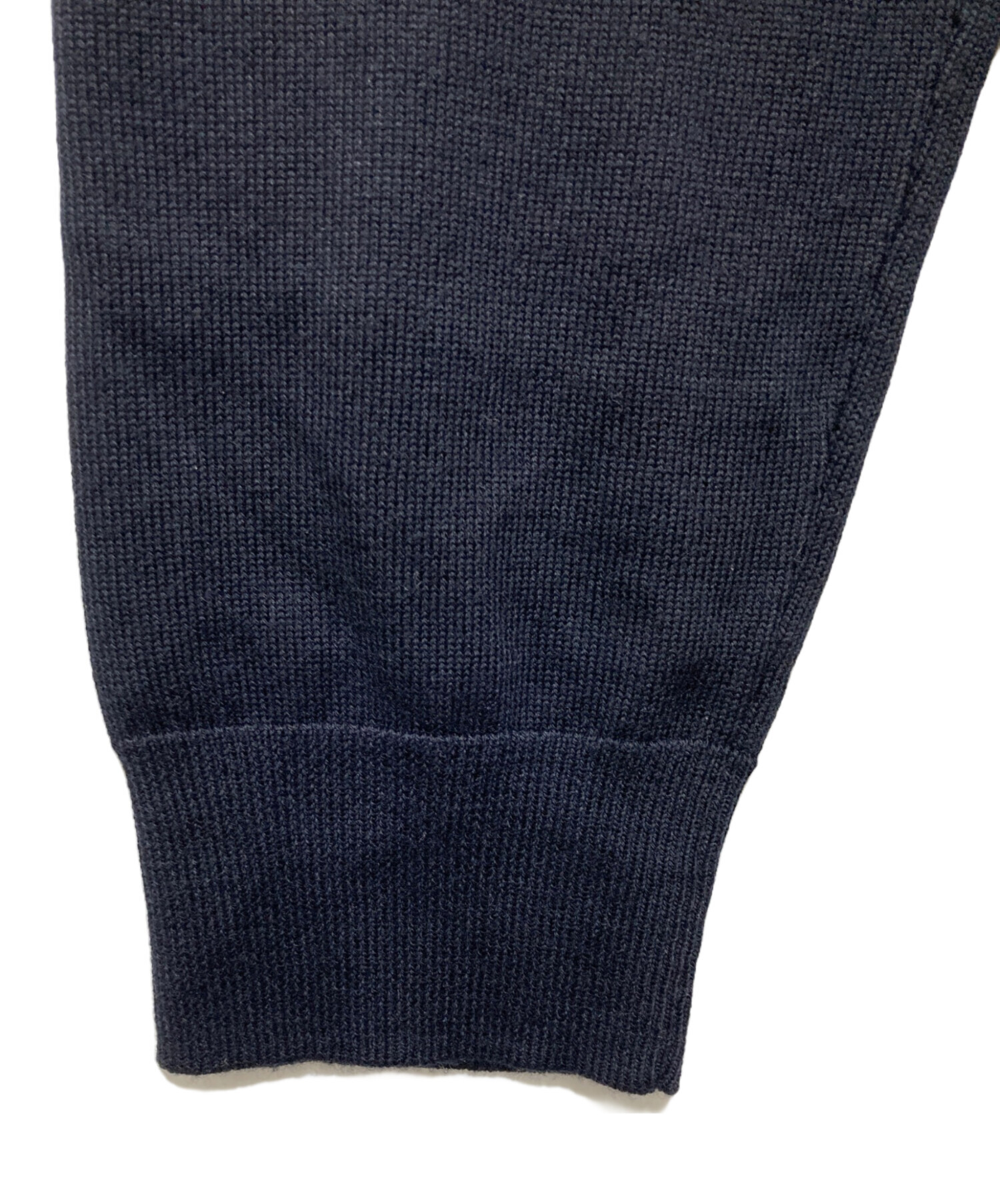 中古・古着通販】FRED PERRY (フレッドペリー) ロゴ刺繍Vネックニット