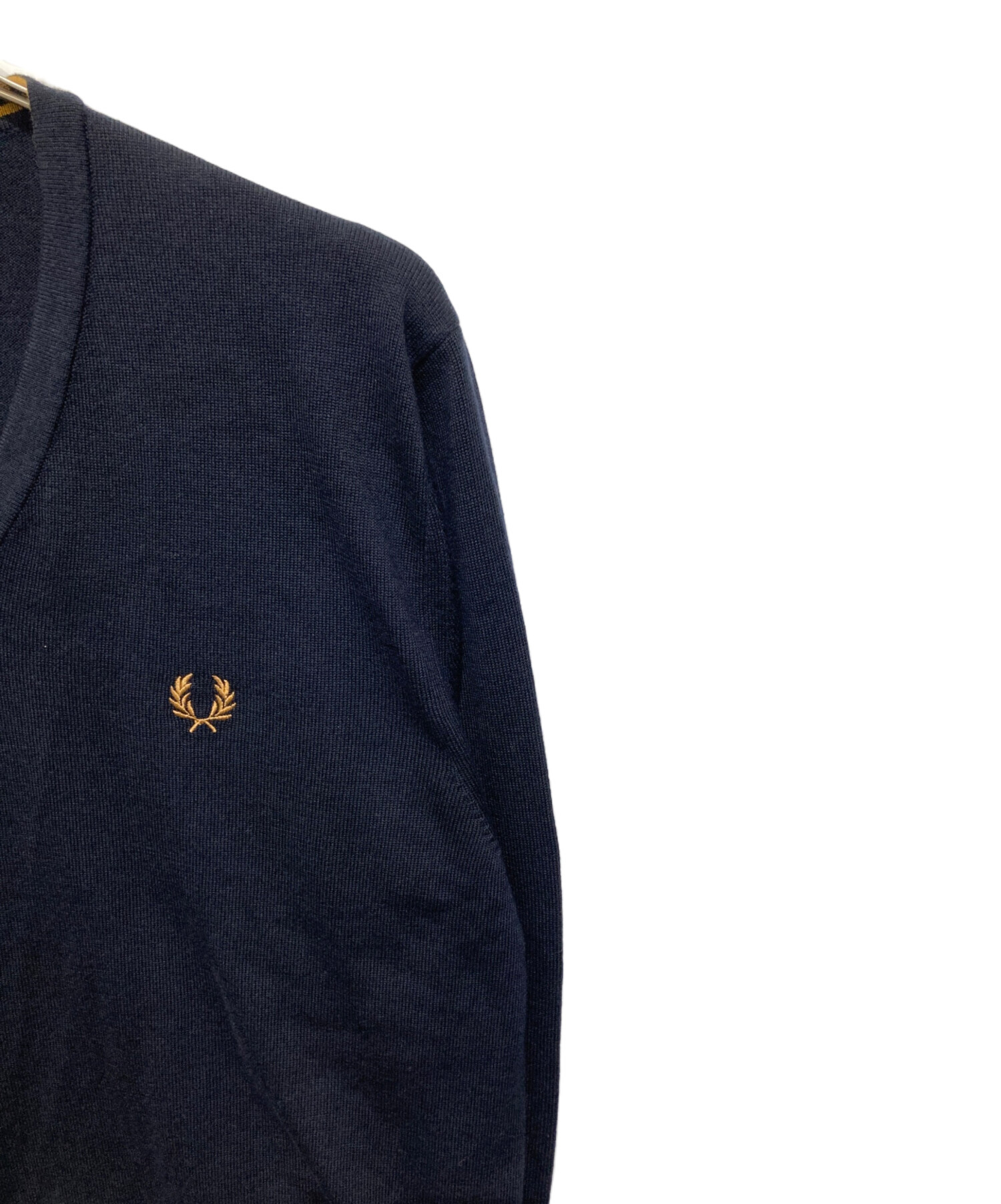 中古・古着通販】FRED PERRY (フレッドペリー) ロゴ刺繍Vネックニット