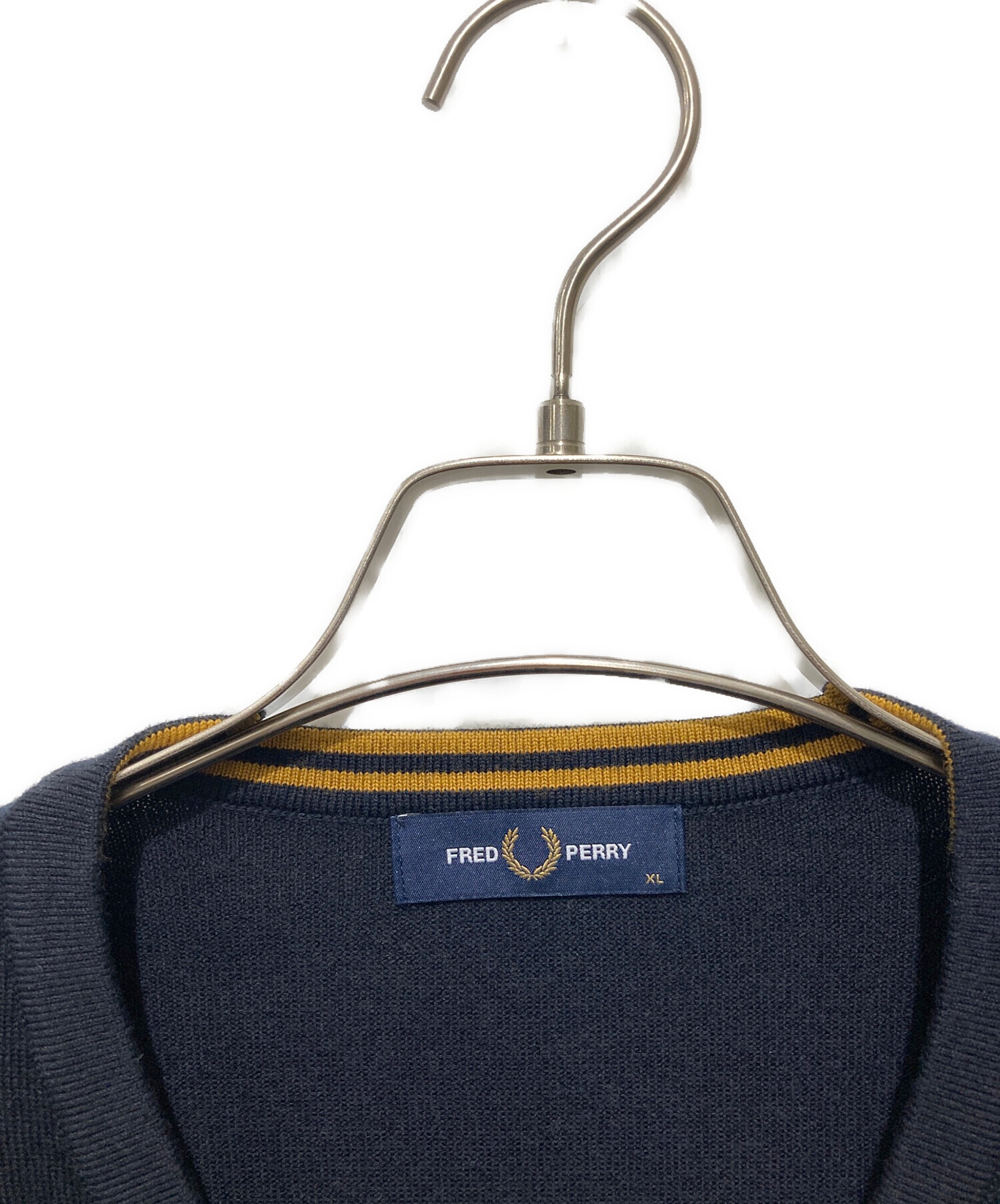 中古・古着通販】FRED PERRY (フレッドペリー) ロゴ刺繍Vネックニット