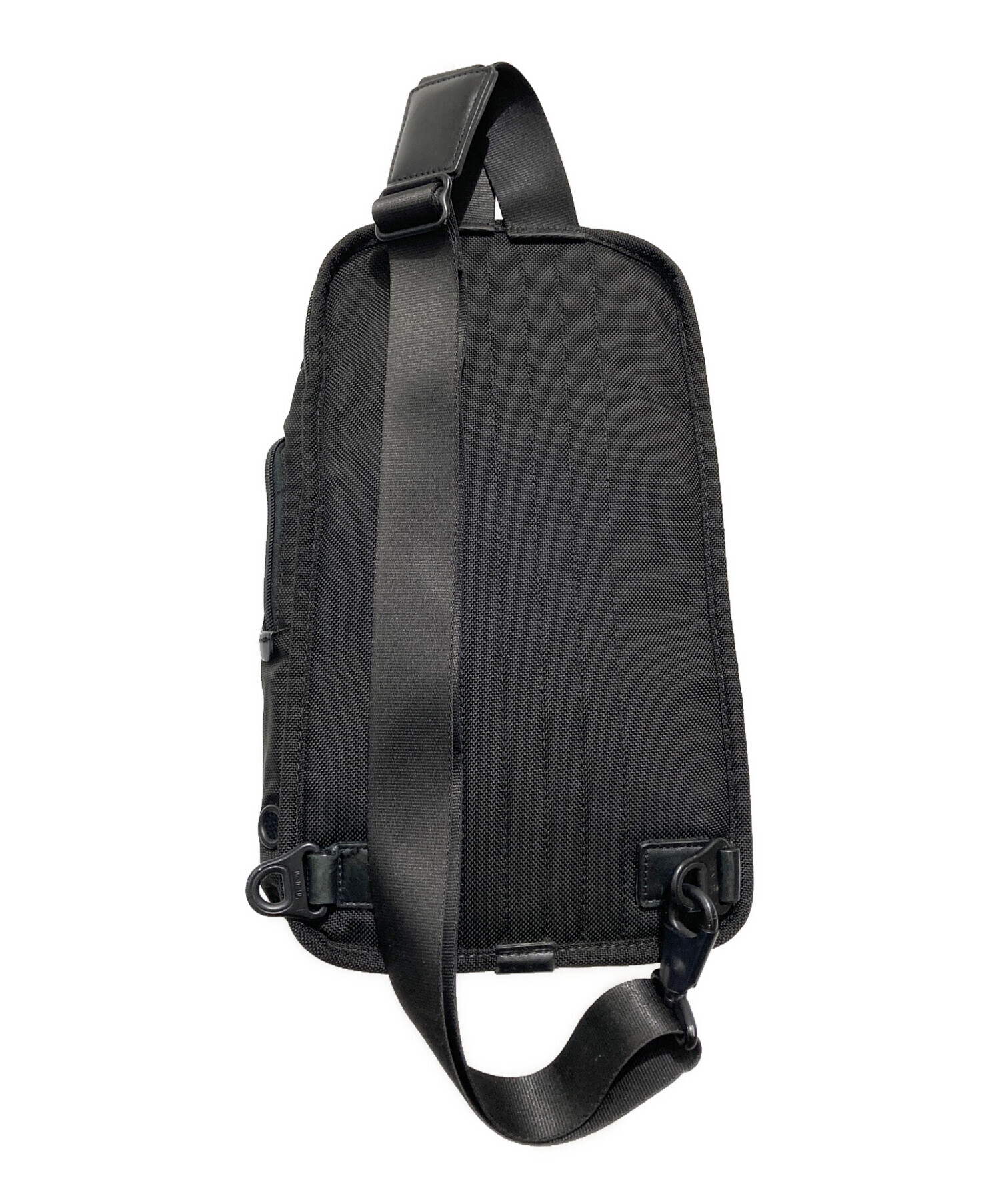 【フォーカスマン】TUMI ボディバッグ スリング モントレー ブラック 中古・古着通販】TUMI (トゥミ) モントレースリングバッグ