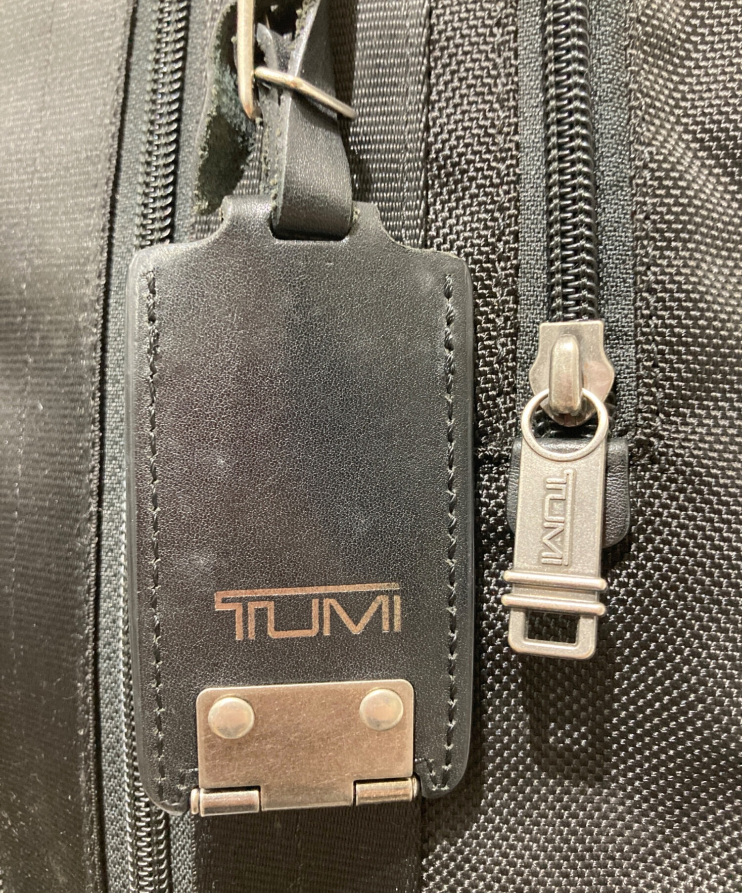 【フォーカスマン】TUMI ボディバッグ スリング モントレー ブラック 中古・古着通販】TUMI (トゥミ) モントレースリングバッグ