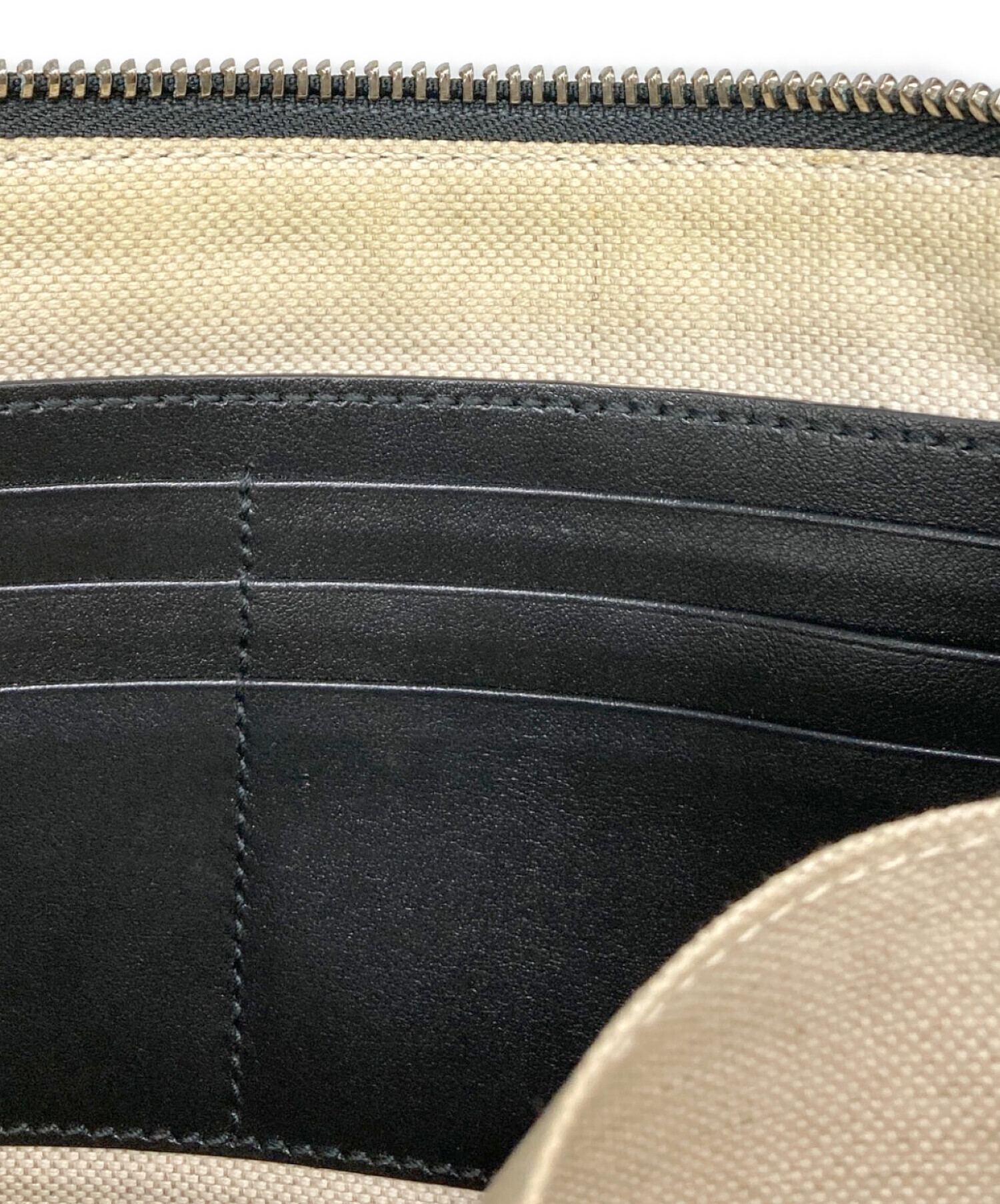 中古・古着通販】GUCCI (グッチ) GGエンボスクラッチバッグ ブラック