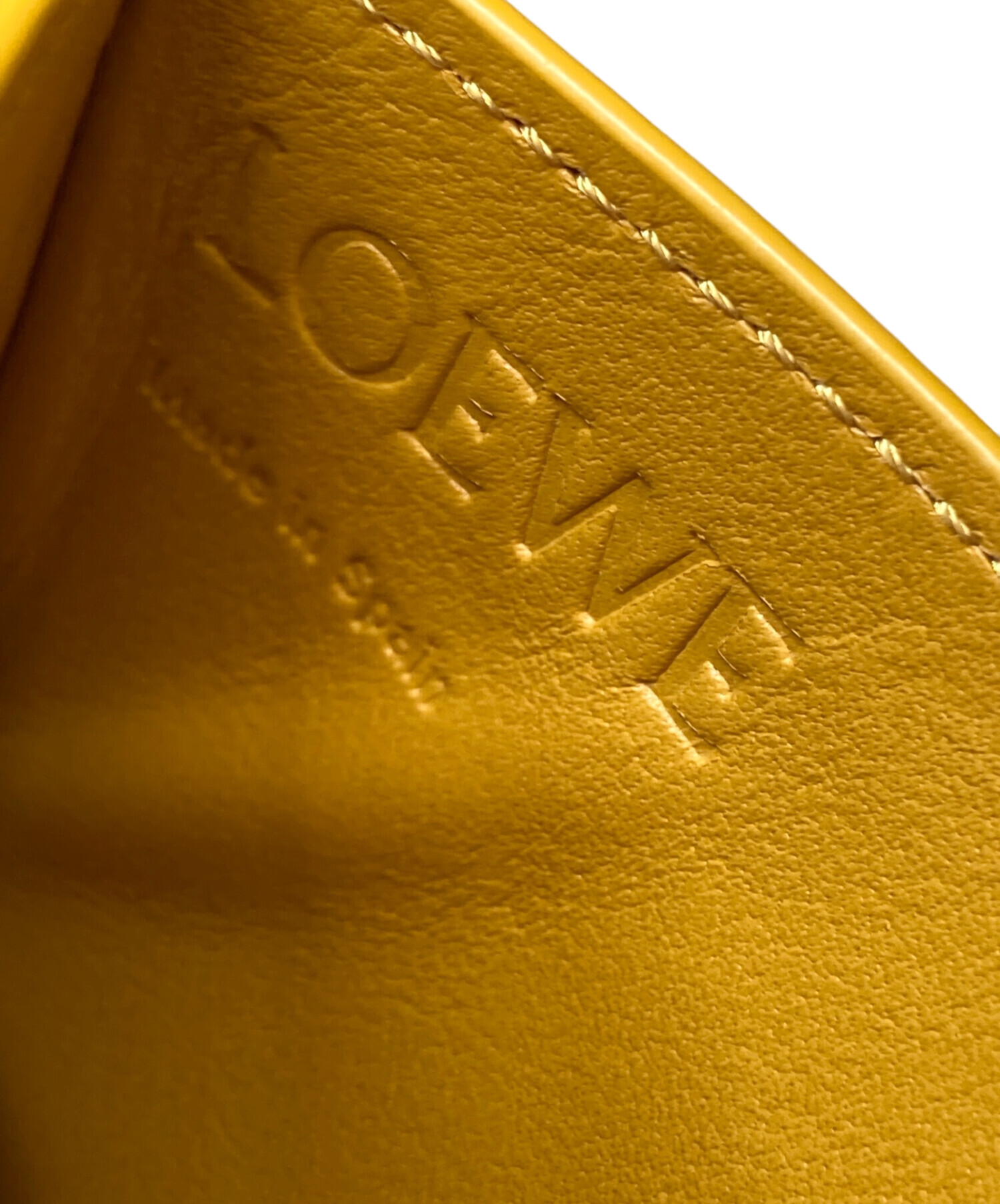 LOEWE イエロー ケース　本革シープスキン　新品未使用品 中古・古着通販】LOEWE (ロエベ) カードケース/EMBOSSED PLAIN