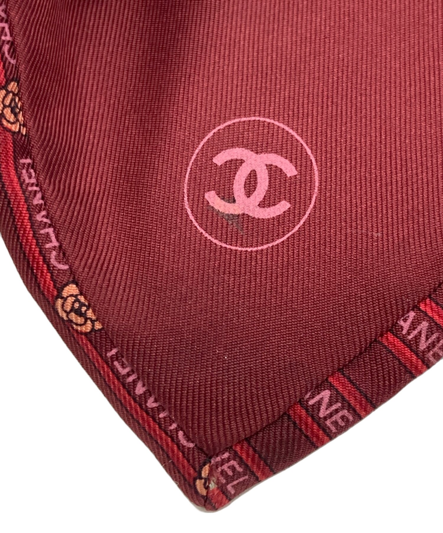 新品未使用　CHANEL ネクタイ　レッド　ストライプ柄　ロゴあり CHANEL - 新品未使用 CHANEL ネクタイ レッド ストライプ柄 ロゴありの