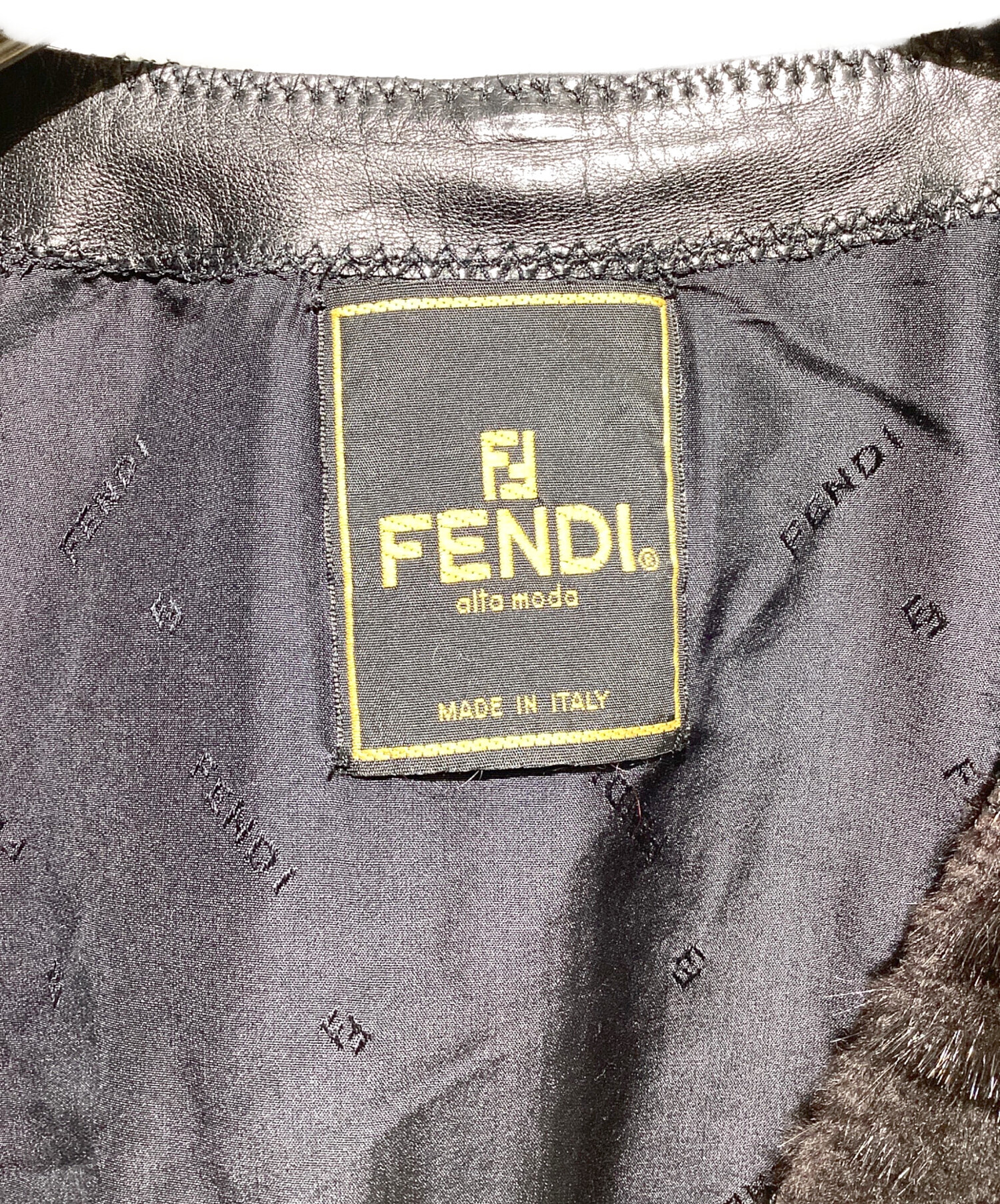 ヴィンテージFendi Zuccaベスト 中古・古着通販】FENDI (フェンディ) ズッカ柄シャギーファーレザー