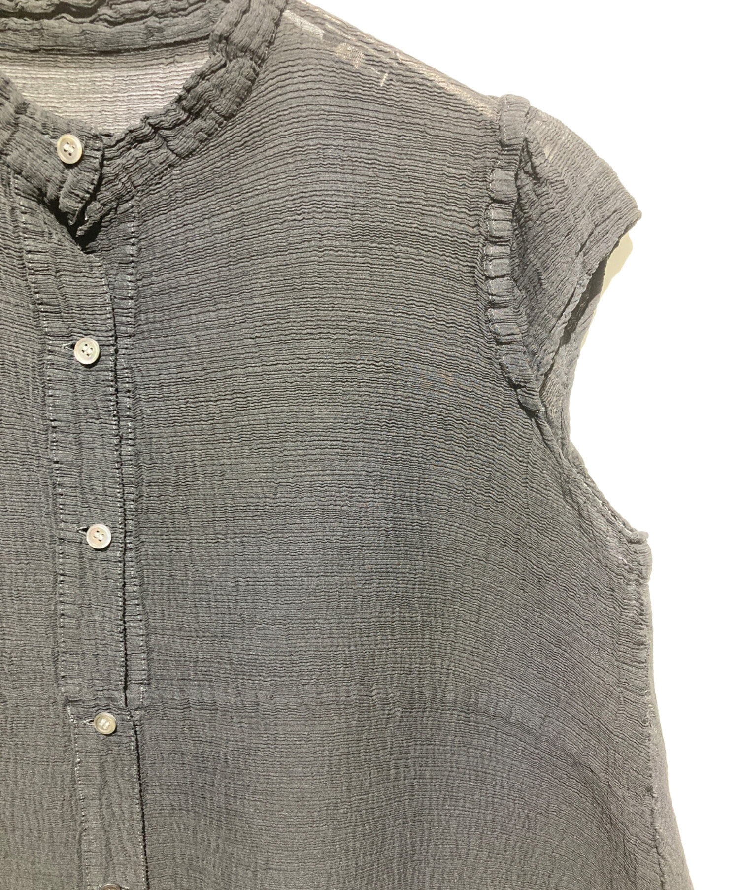 ISSEY MIYAKE me　ノースリーブシャツ　黒　サイズF　HR0710 MC July Shirt in Black – SVRN