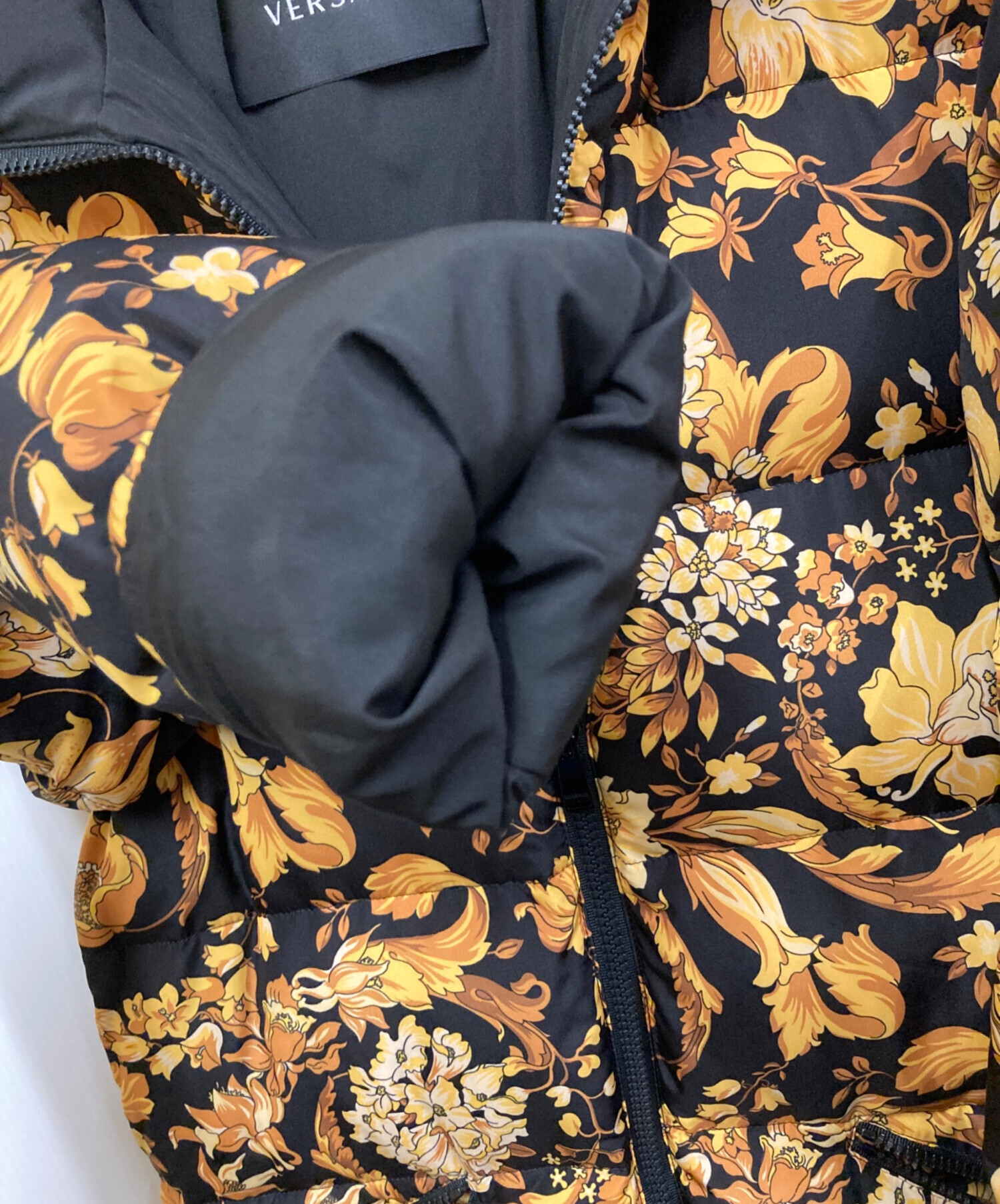 中古・古着通販】VERSACE (ヴェルサーチェ) ダウンコート ブラック 中古・古着通販】VERSACE (ヴェルサーチェ) ダウンコート ブラック