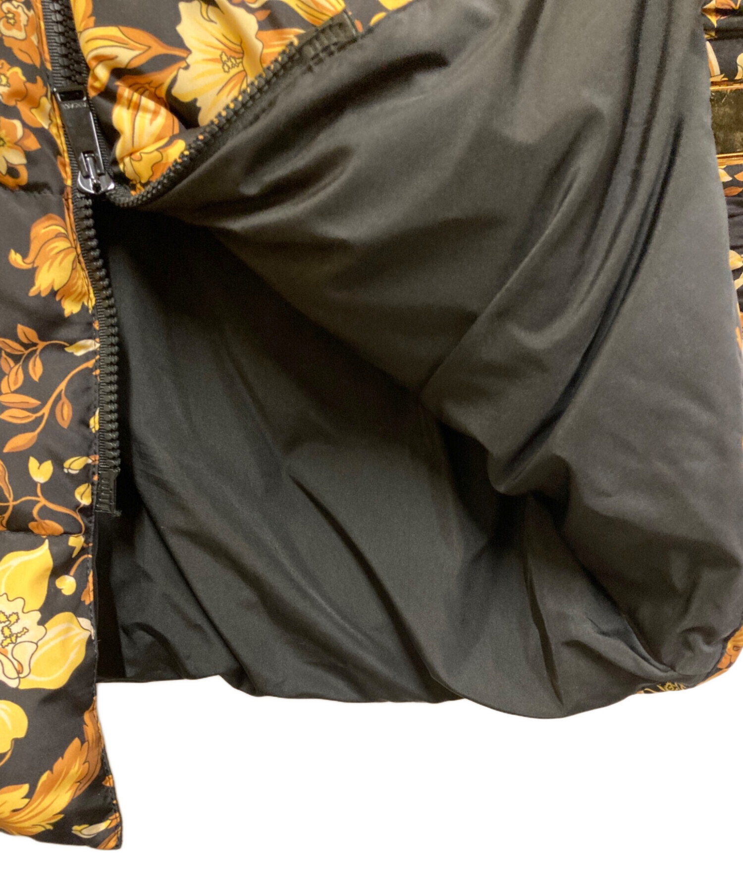 中古・古着通販】VERSACE (ヴェルサーチェ) ダウンコート ブラック