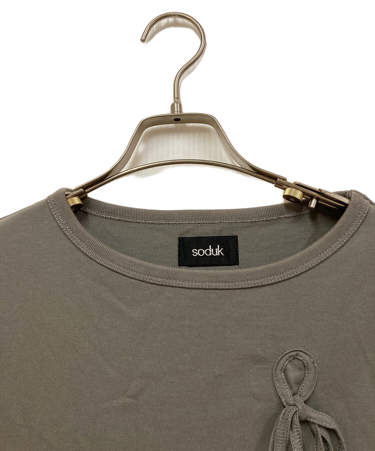 中古・古着通販】soduk (スドーク) リボンデザインTシャツ