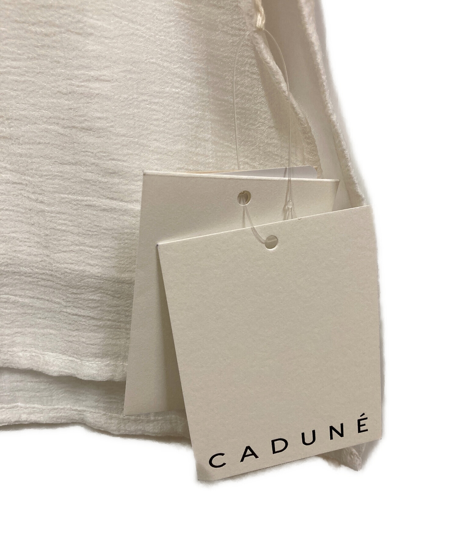 中古・古着通販】CADUNE (カデュネ) フリルトップスブラウス ホワイト 