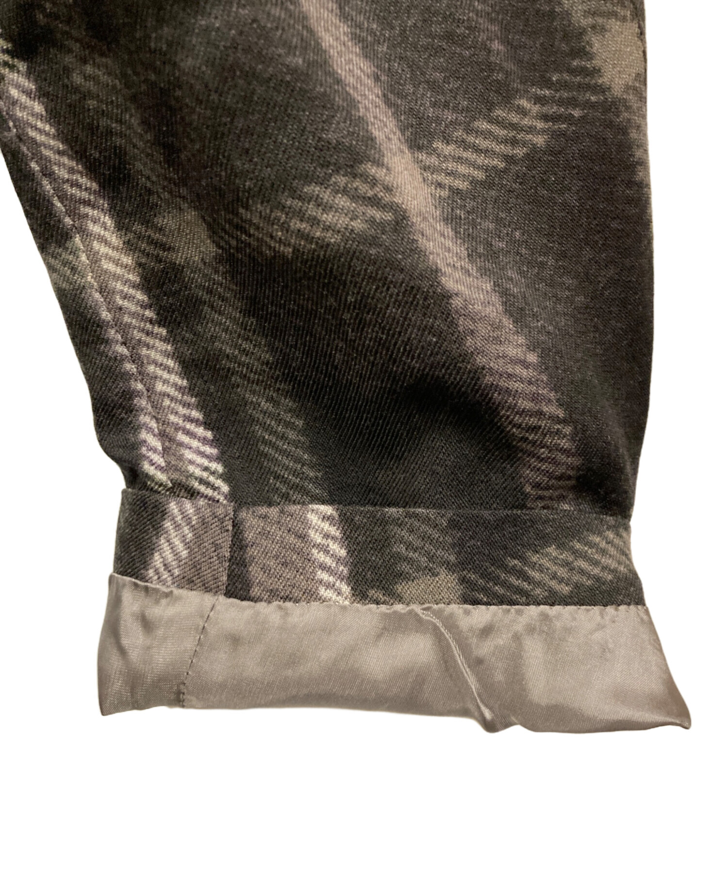 エトロ ETROのチェック柄 テーラードジャケット ベルベット襟 サイズ42M エトロ ETROのチェック柄 テーラードジャケット ベルベット襟 サイズ42M