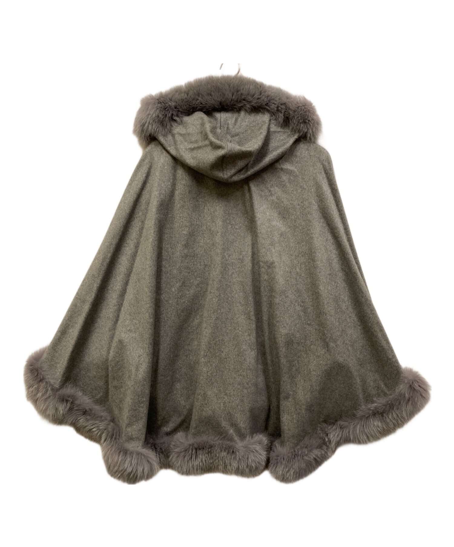 最高級美品　BALMAIN カシミヤ100% ポンチョ　グレー　フォックスファー BALMAIN / バルマン】贅沢なカシミヤポンチョが入荷！冬の装いを格上げ
