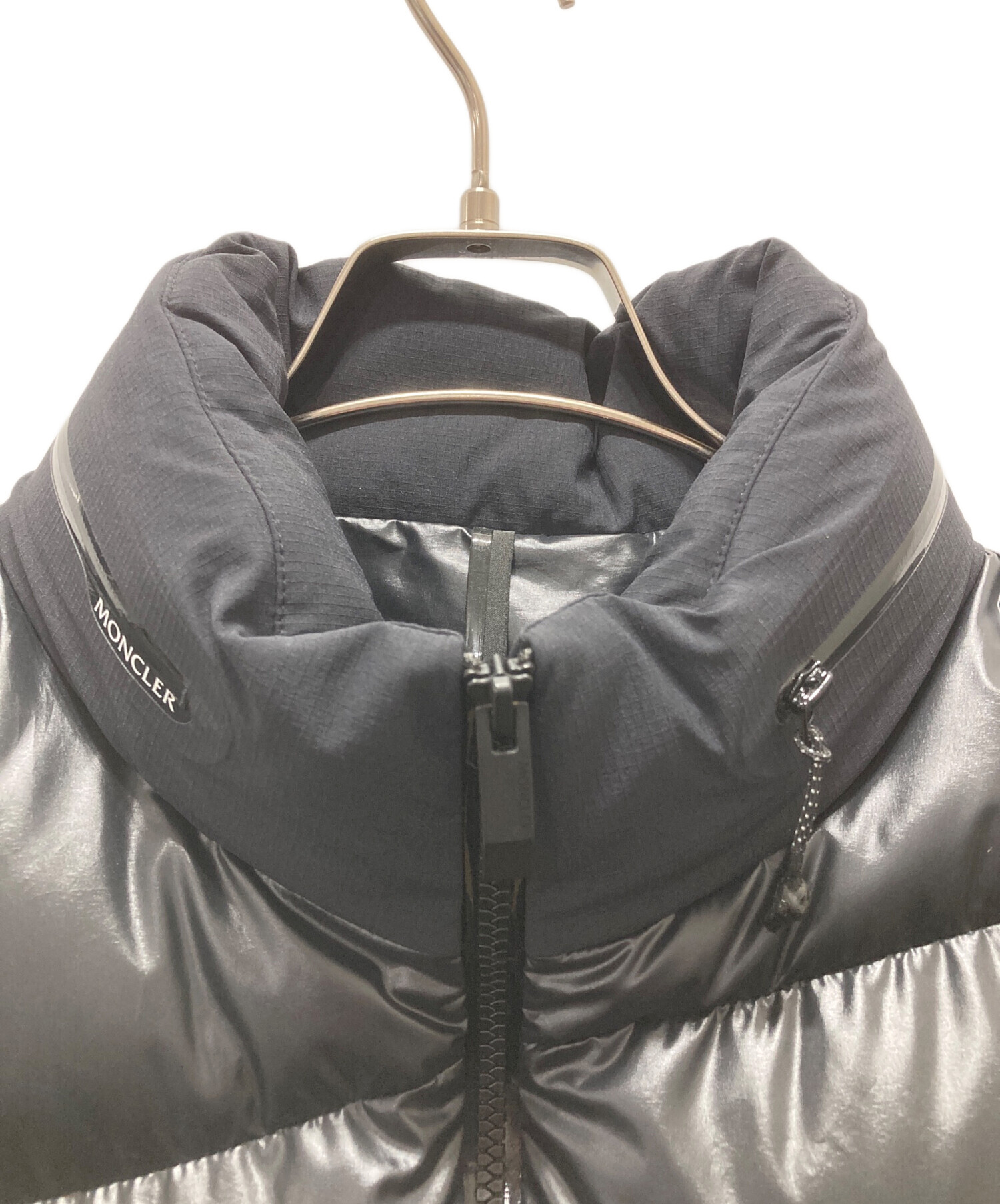 モンクレール レザーワッペン ウール ダウン ベスト 　MONCLER MONCLER - モンクレール ダブルワッペン ダウンベストの通販 by