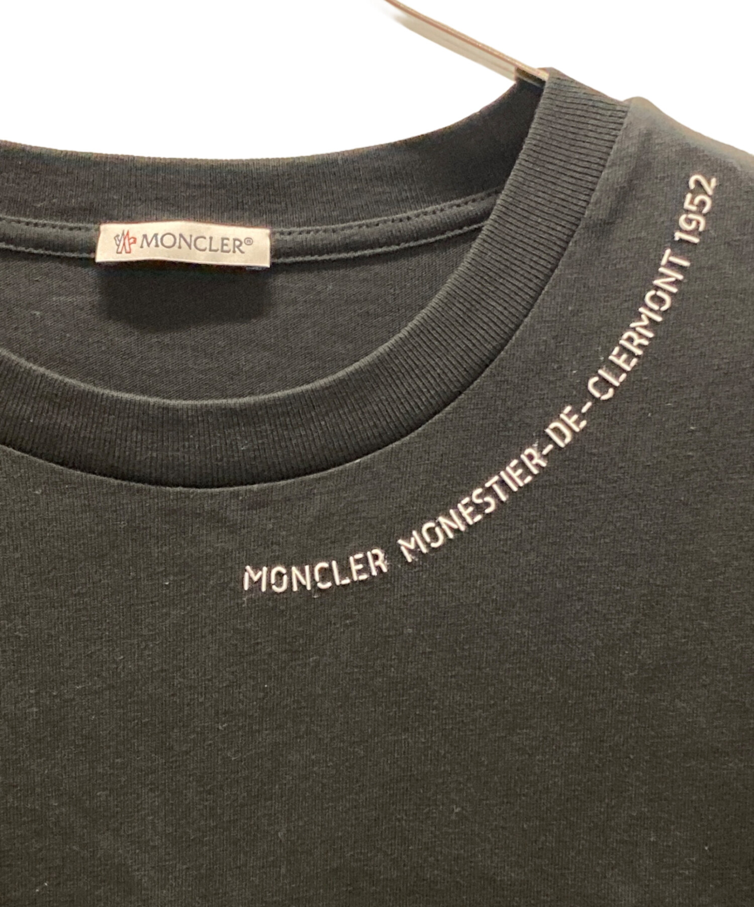 着用4回　モンクレール レタリングロゴ ネック 首ロゴ ワッペン Tシャツ 中古・古着通販】MONCLER (モンクレール) ネックロゴレタリングロゴ