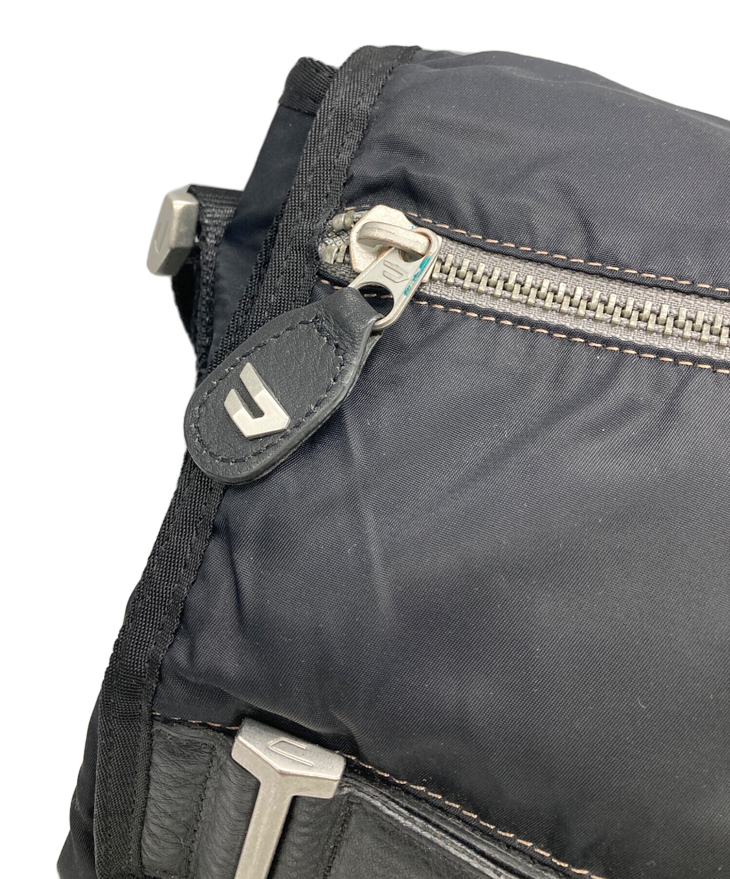 【じーじ】DISEL メッセンジャーバッグ　古着　Y2K DIESEL archive y2k オリーブ メッセンジャーバッグ - メルカリ