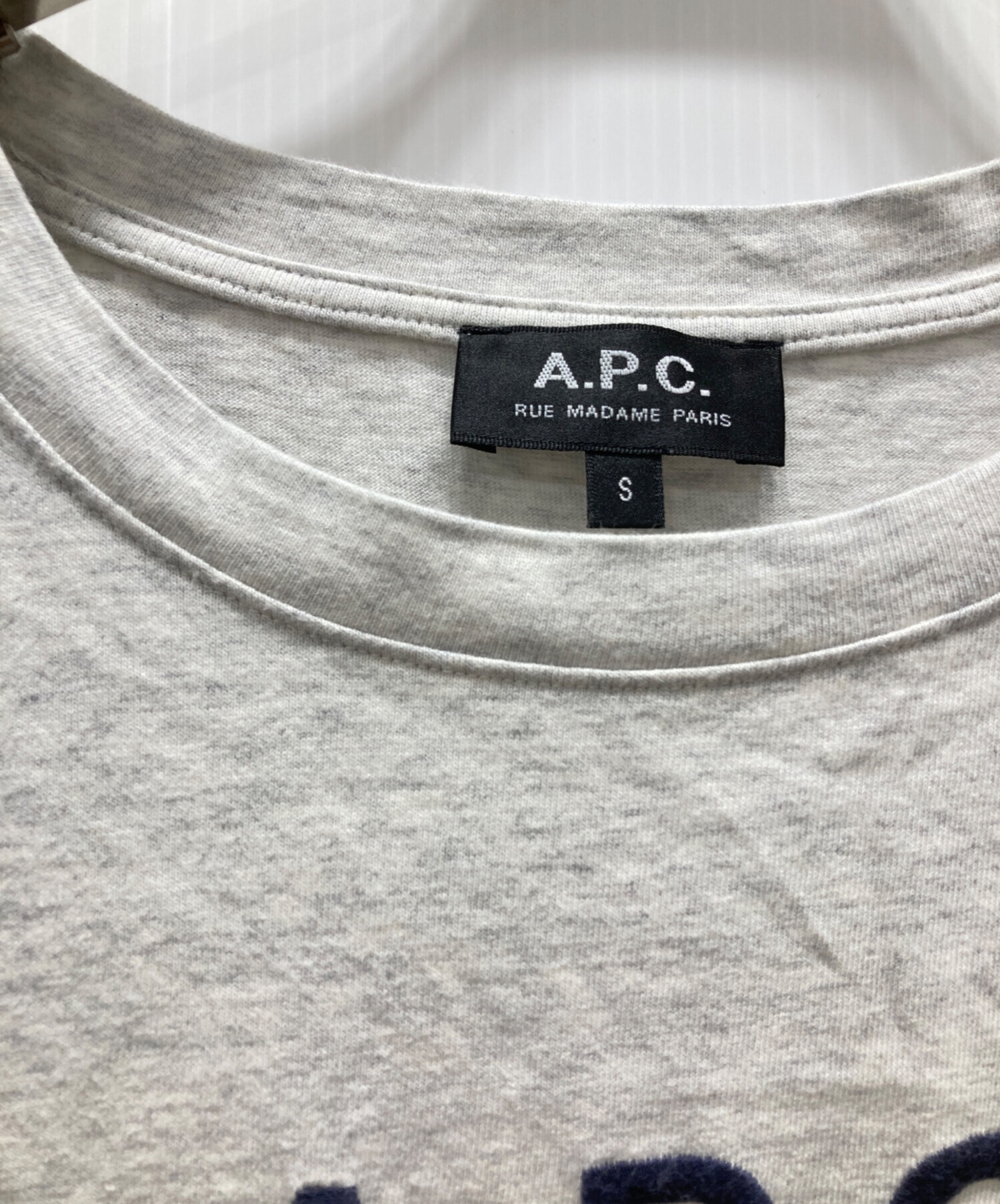 A.P.C. ロゴ刺繍 ニット セーター グレー ○サイズ 中古・古着通販】A.P.C. (アーペーセー) ロゴTシャツ グレー サイズ:S